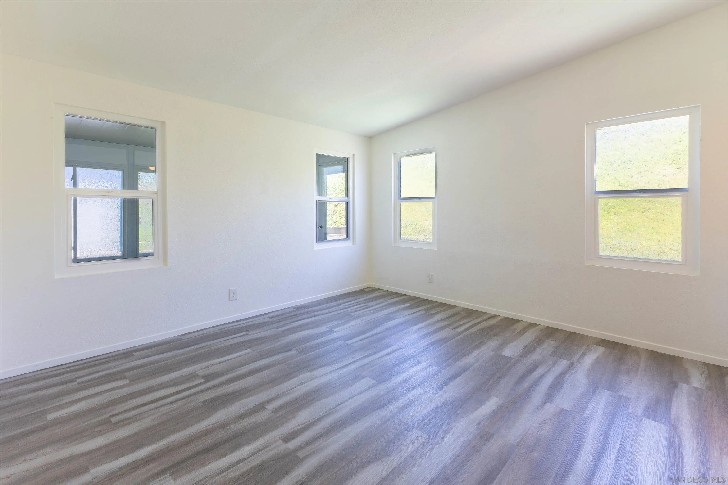 https://cdn.realtyfeed.com/cdn/127/260016845/f7ec6e2bd8c1ab4d889978f5dc8b8e23.webp