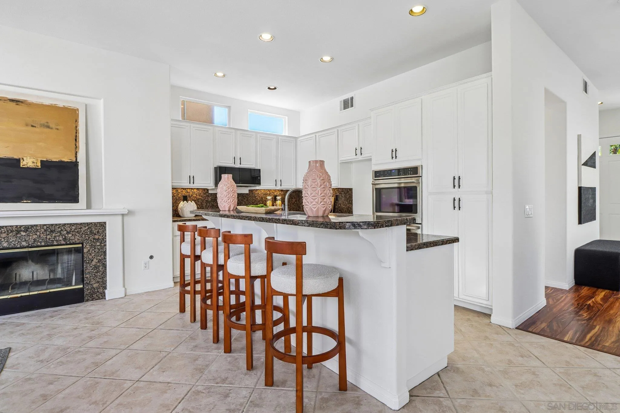 https://cdn.realtyfeed.com/cdn/127/260016846/366acafa2c6b987fc64346da29f633ca.webp