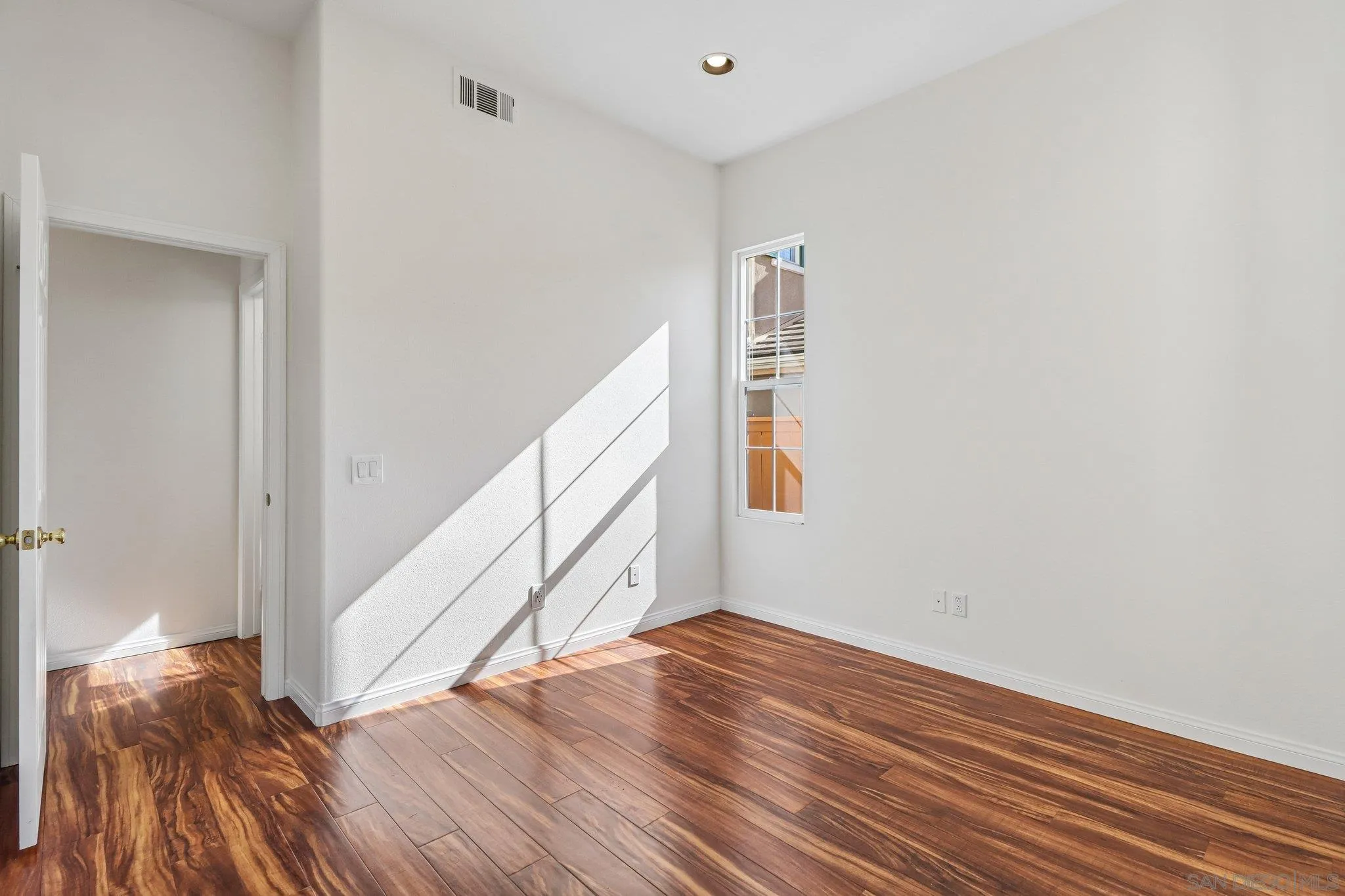 https://cdn.realtyfeed.com/cdn/127/260016846/4973794be7374bbee4db1254c36b75c9.webp