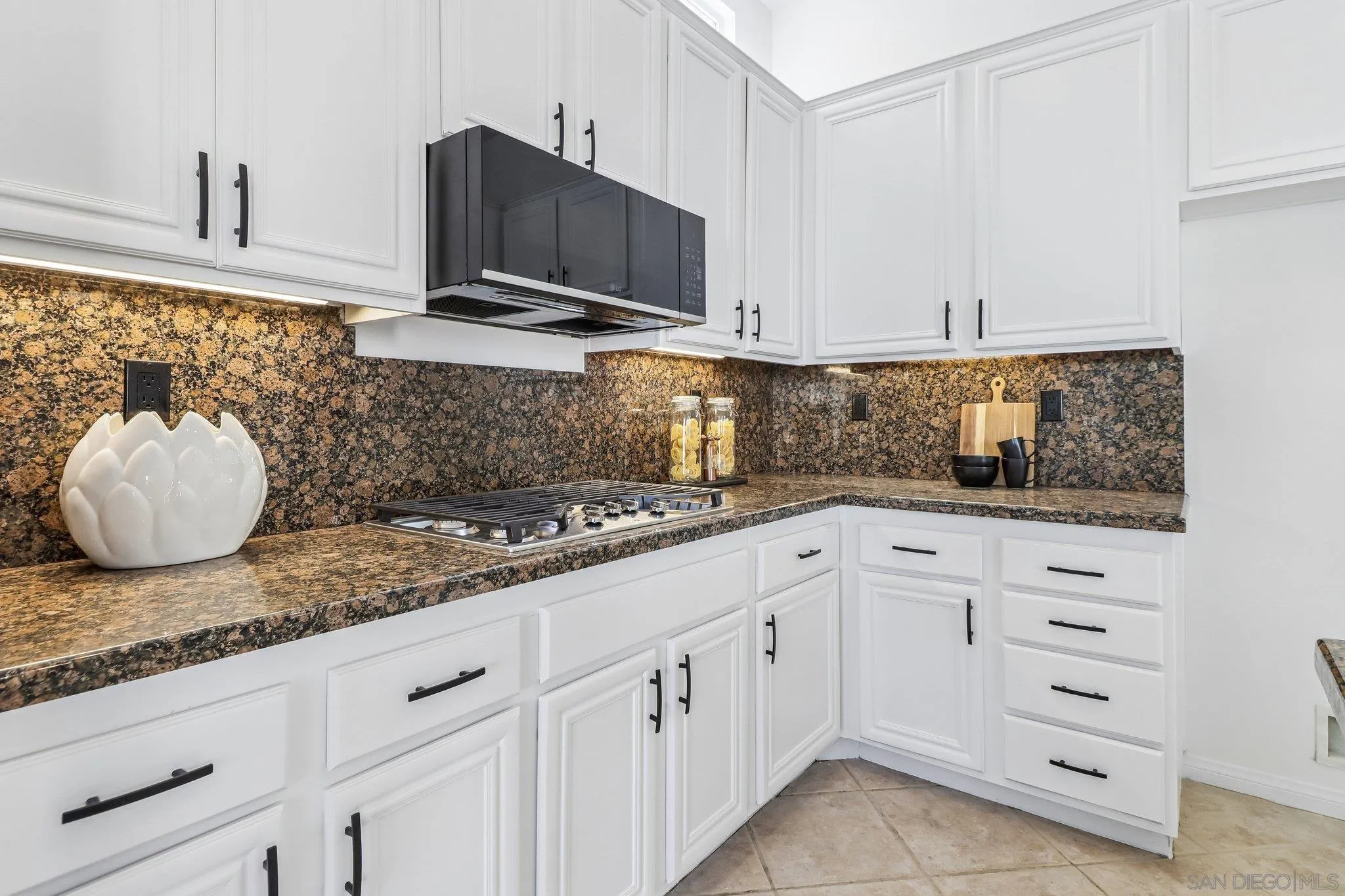 https://cdn.realtyfeed.com/cdn/127/260016846/5dc7e812a52a75d767ddb95f3a5217ab.webp