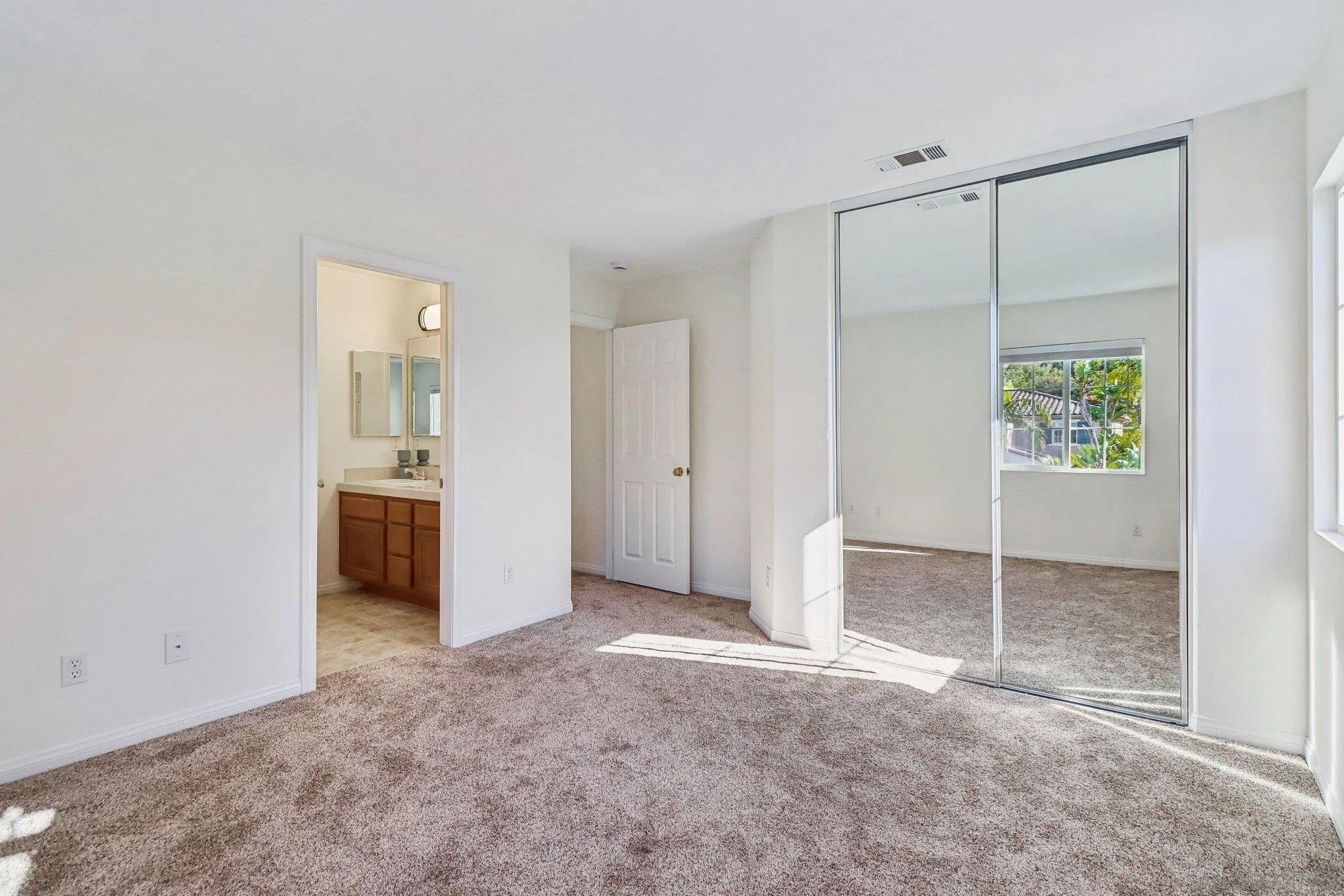 https://cdn.realtyfeed.com/cdn/127/260016846/69e10e1a7db274d9b5809c39414efe54.webp