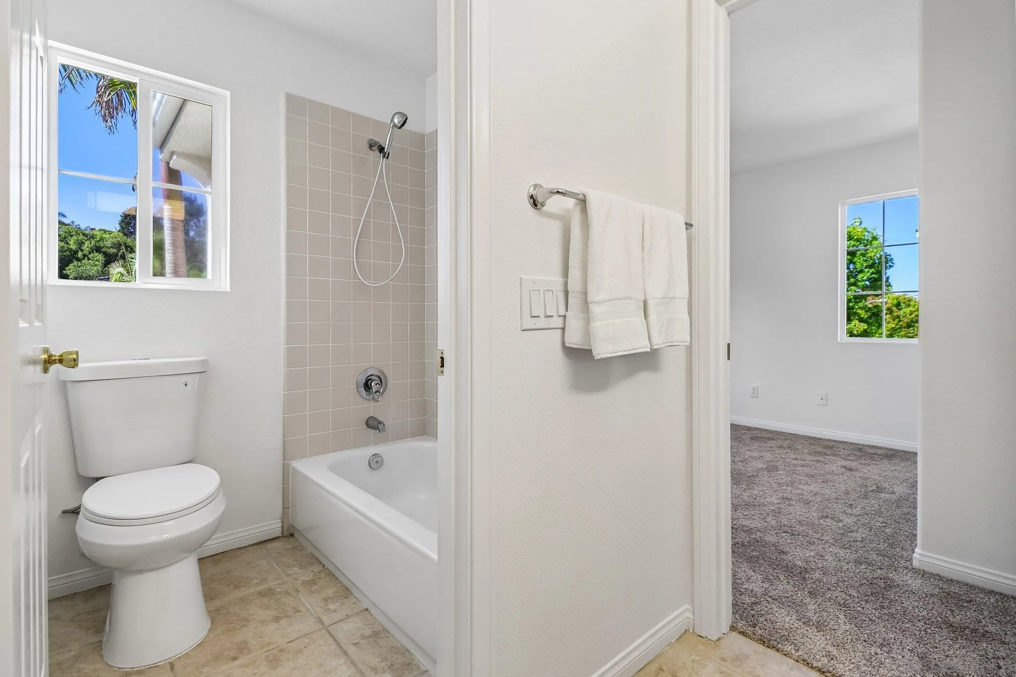 https://cdn.realtyfeed.com/cdn/127/260016846/920b622d3c2dfad84dae3c3011af81f0.webp