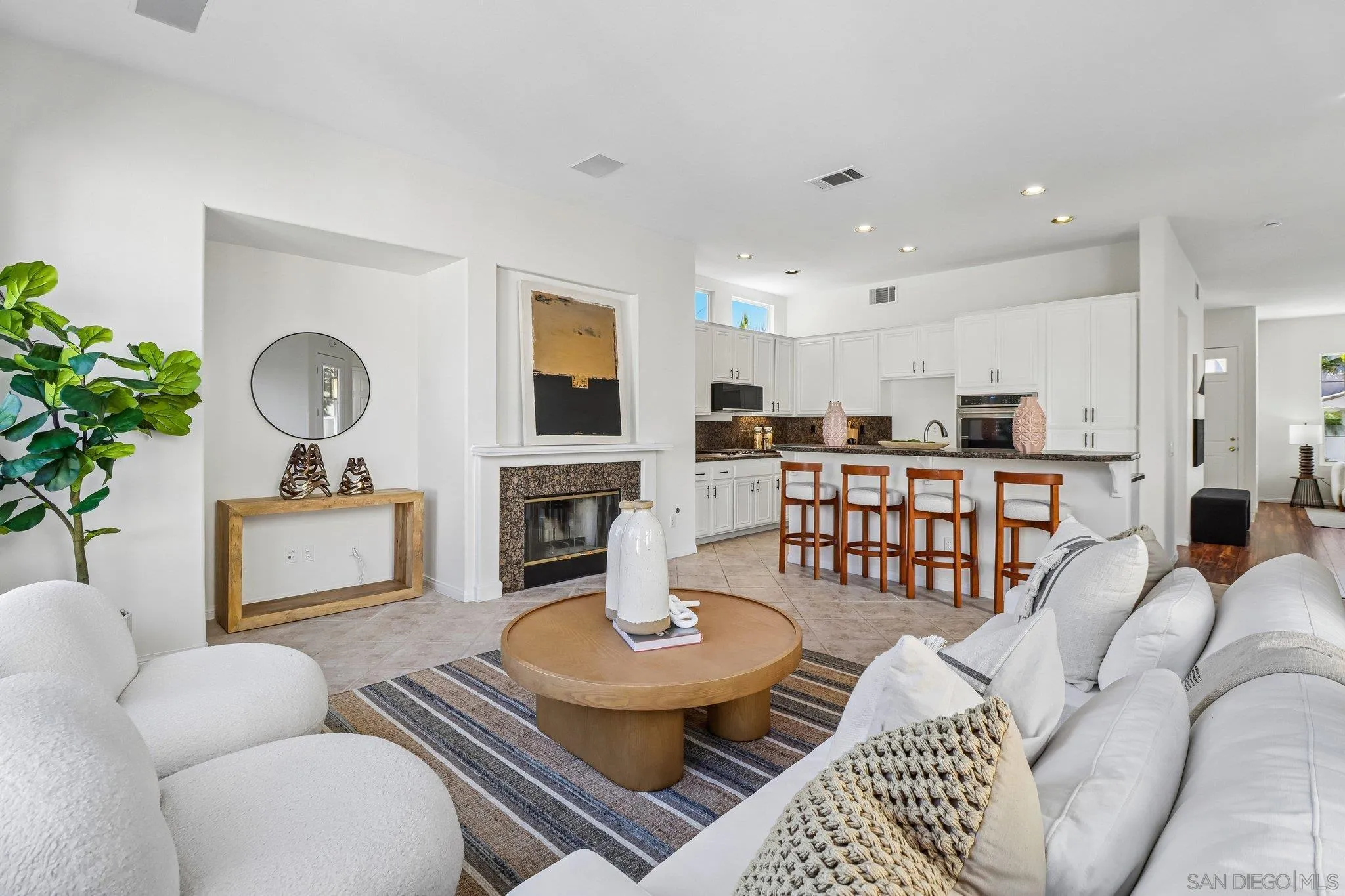 https://cdn.realtyfeed.com/cdn/127/260016846/986834c44a6fa82e5529a08ce7e4a13f.webp