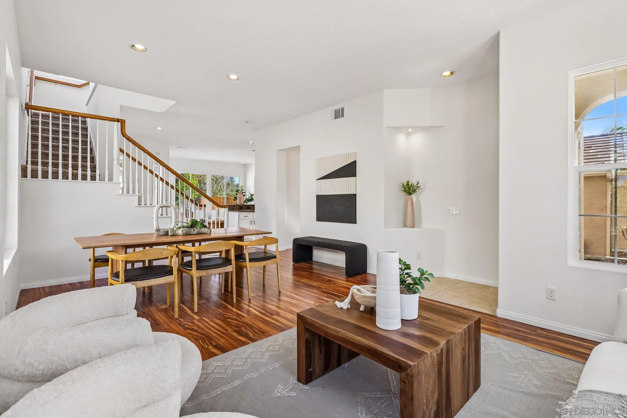 https://cdn.realtyfeed.com/cdn/127/260016846/be747093add3e70bd4ea18ce7be7a44b.webp