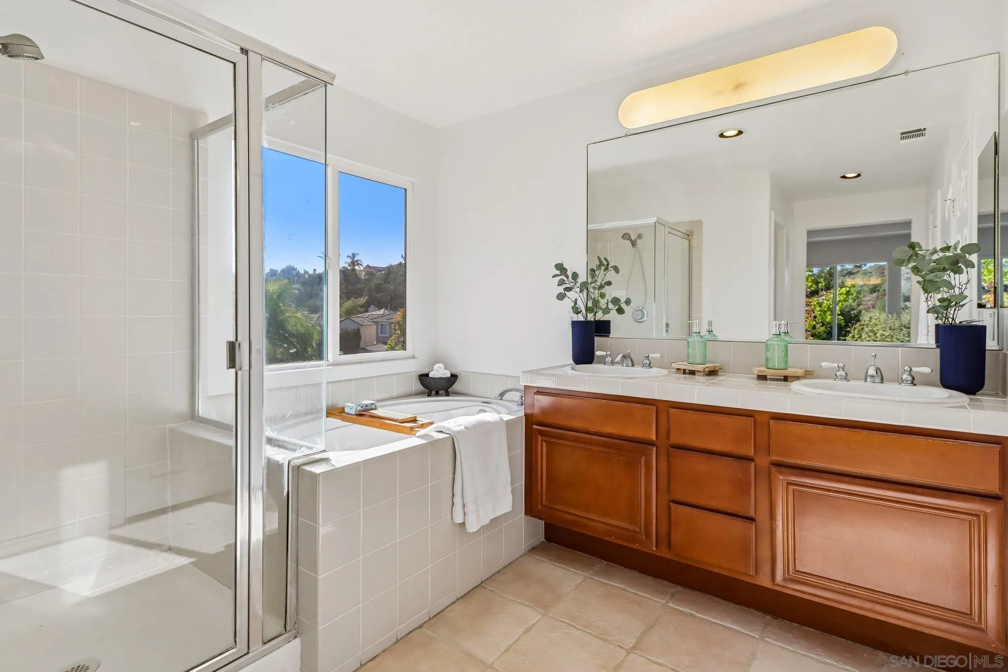 https://cdn.realtyfeed.com/cdn/127/260016846/c5e2389165c06d7660594ae1b01fc406.webp