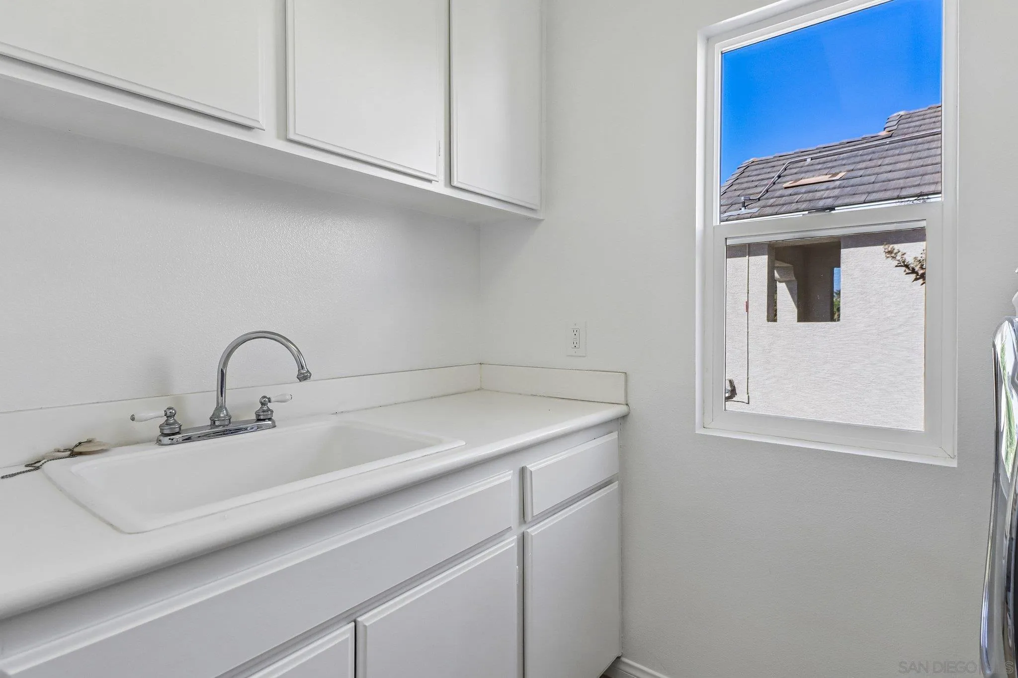 https://cdn.realtyfeed.com/cdn/127/260016846/e12e5d9ee4b1cd533d6afacaa4c543db.webp