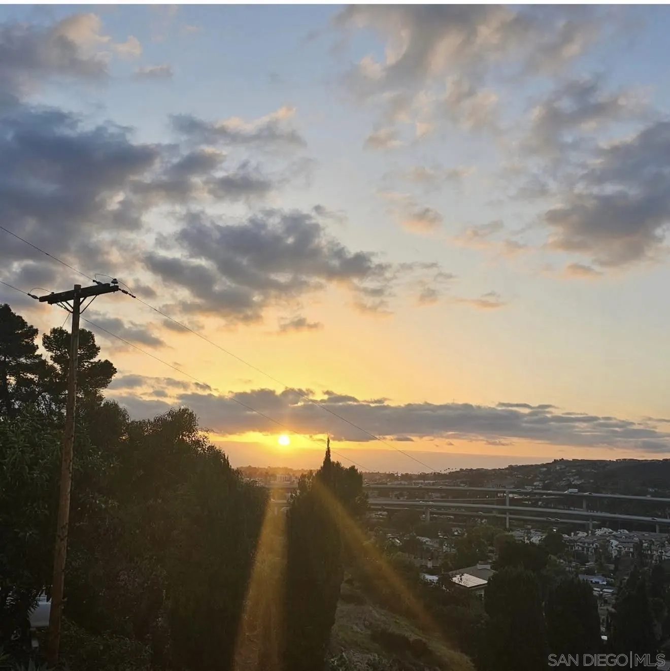 https://cdn.realtyfeed.com/cdn/127/260016848/35953f9b8457cb348f1d199b52d6a0c6.webp