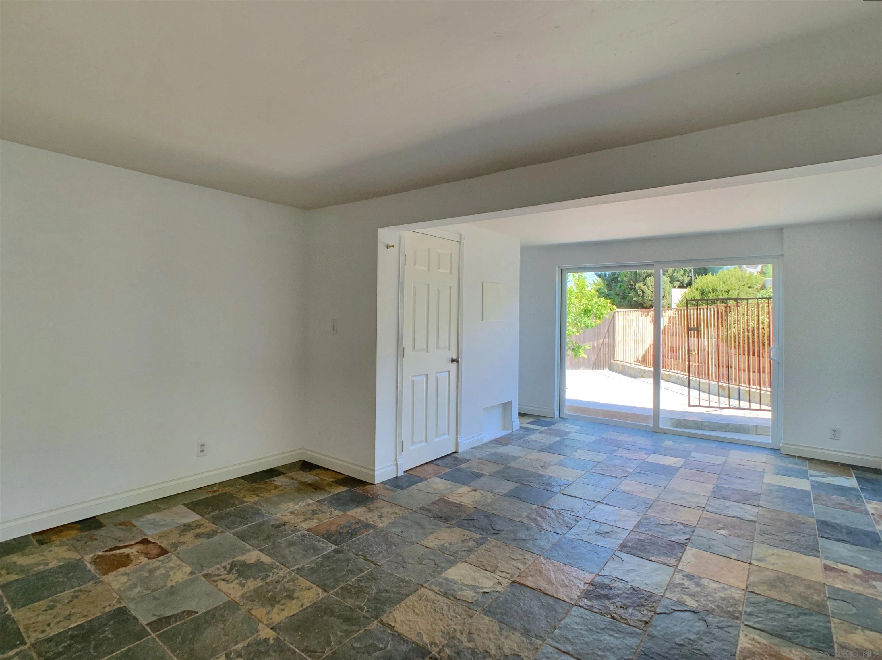 https://cdn.realtyfeed.com/cdn/127/260016848/4f73b90e6774af679ab6f492172f9cec.webp