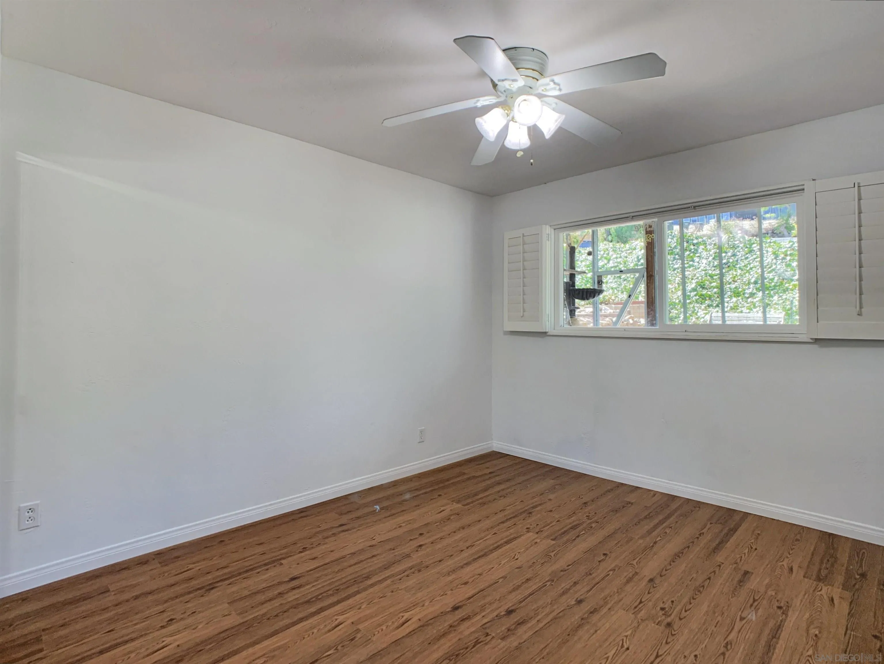 https://cdn.realtyfeed.com/cdn/127/260016848/869f11684c4547ca177403564b3eccab.webp