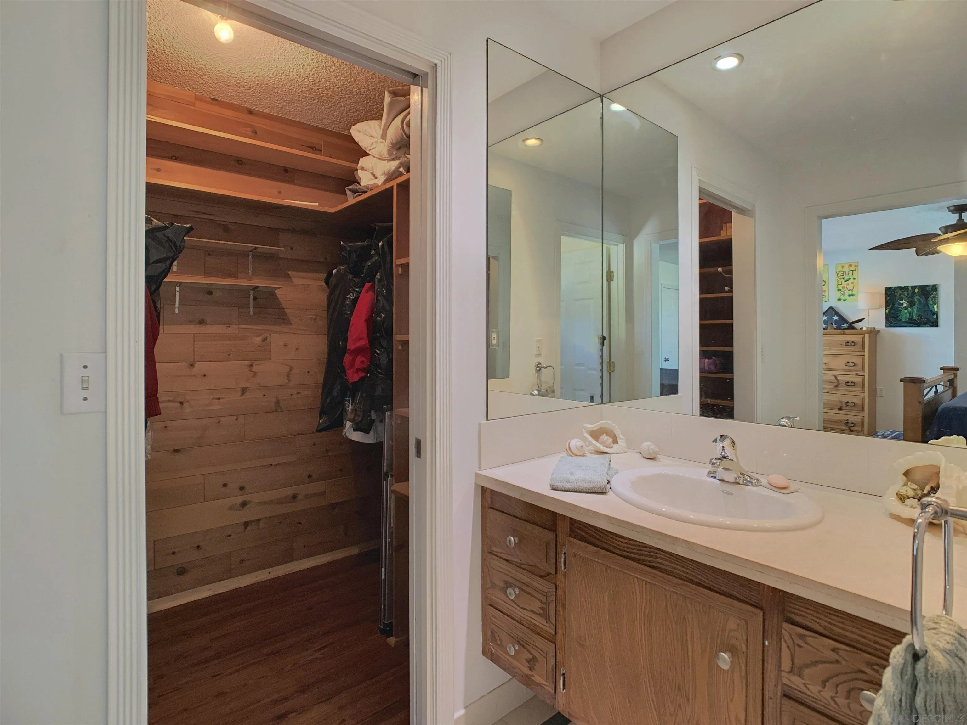 https://cdn.realtyfeed.com/cdn/127/260016848/bb4e9d5a8c1a36eb5e427861d04b4dab.webp