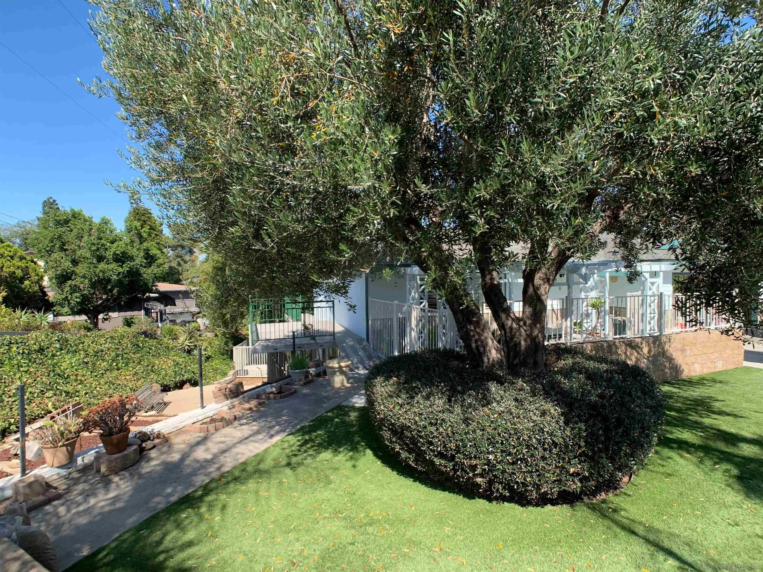 https://cdn.realtyfeed.com/cdn/127/260016848/cdfeee17843a6f0aeee45fda1f44e7b8.webp