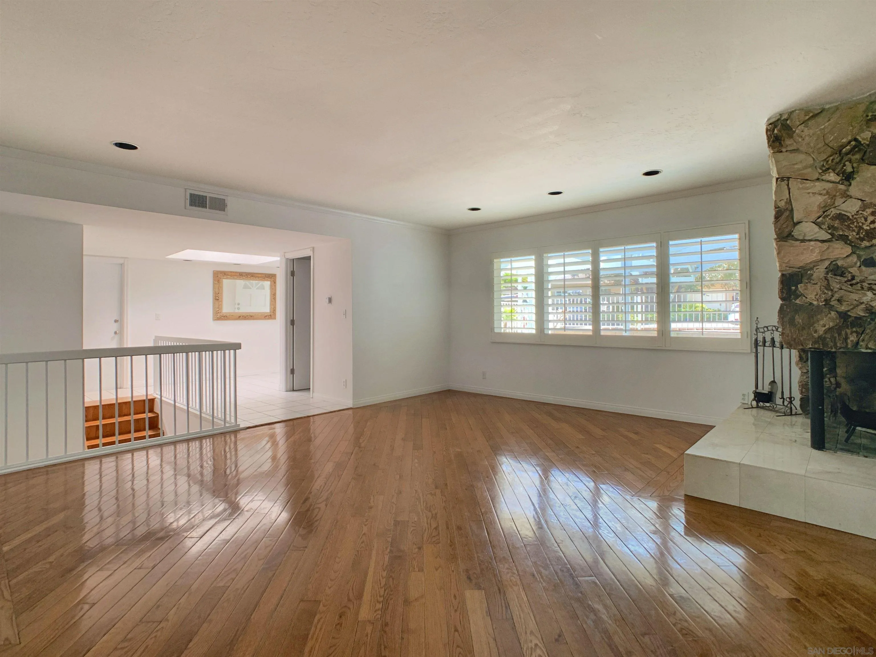 https://cdn.realtyfeed.com/cdn/127/260016848/e4f60333150191eec8a077472e25ac86.webp