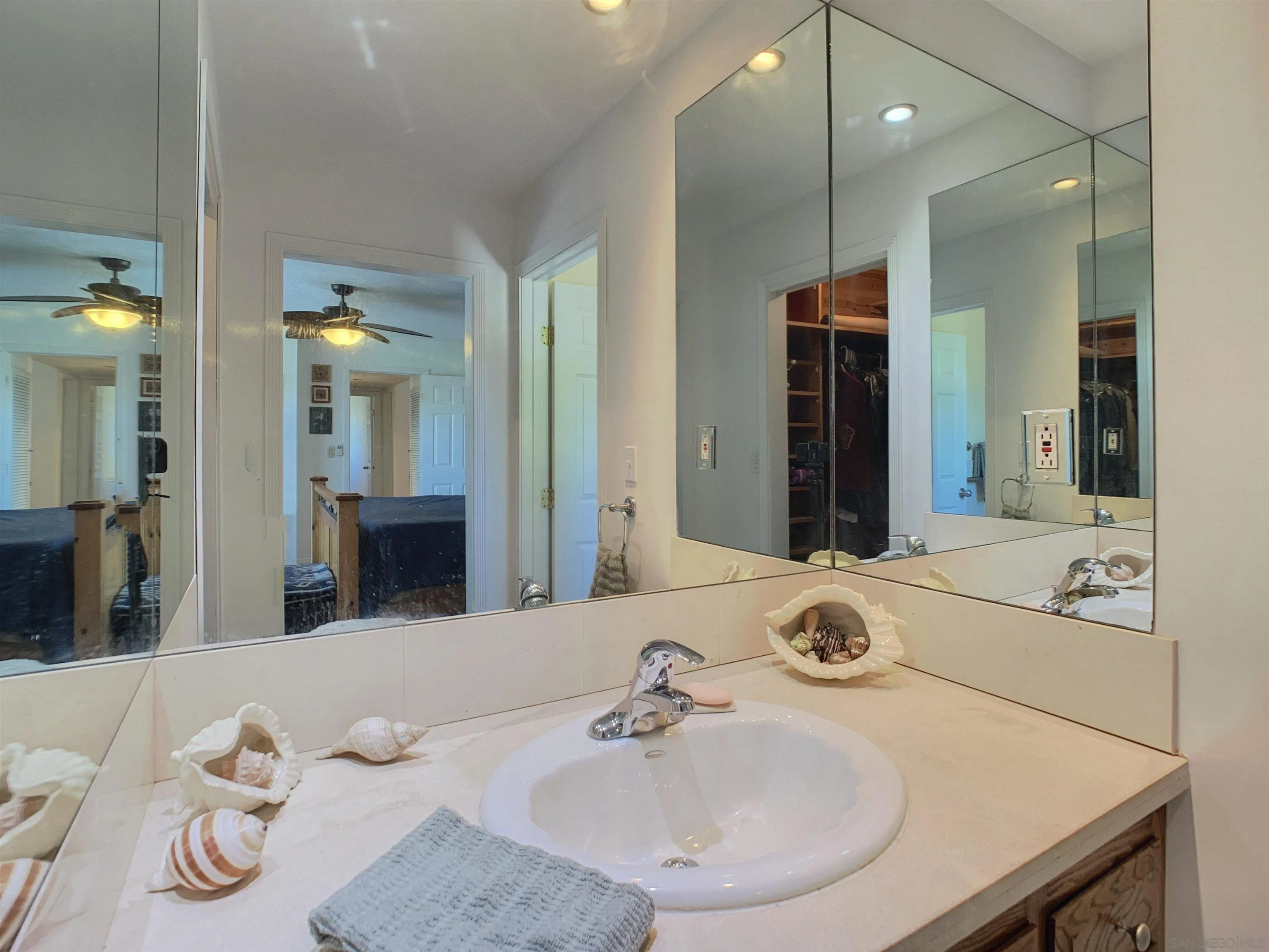 https://cdn.realtyfeed.com/cdn/127/260016848/eae908d339e68c337f8a5b3d10e261be.webp