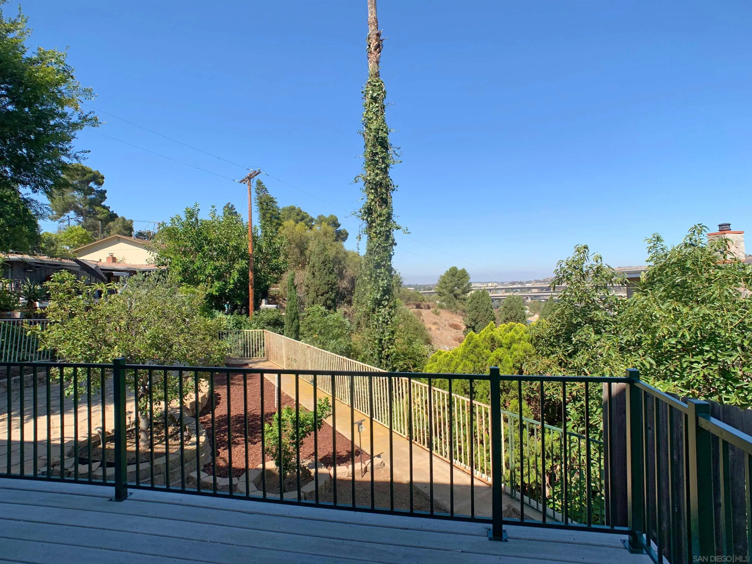 https://cdn.realtyfeed.com/cdn/127/260016848/ef2961962dde0f3332d7d468da44ef7d.webp