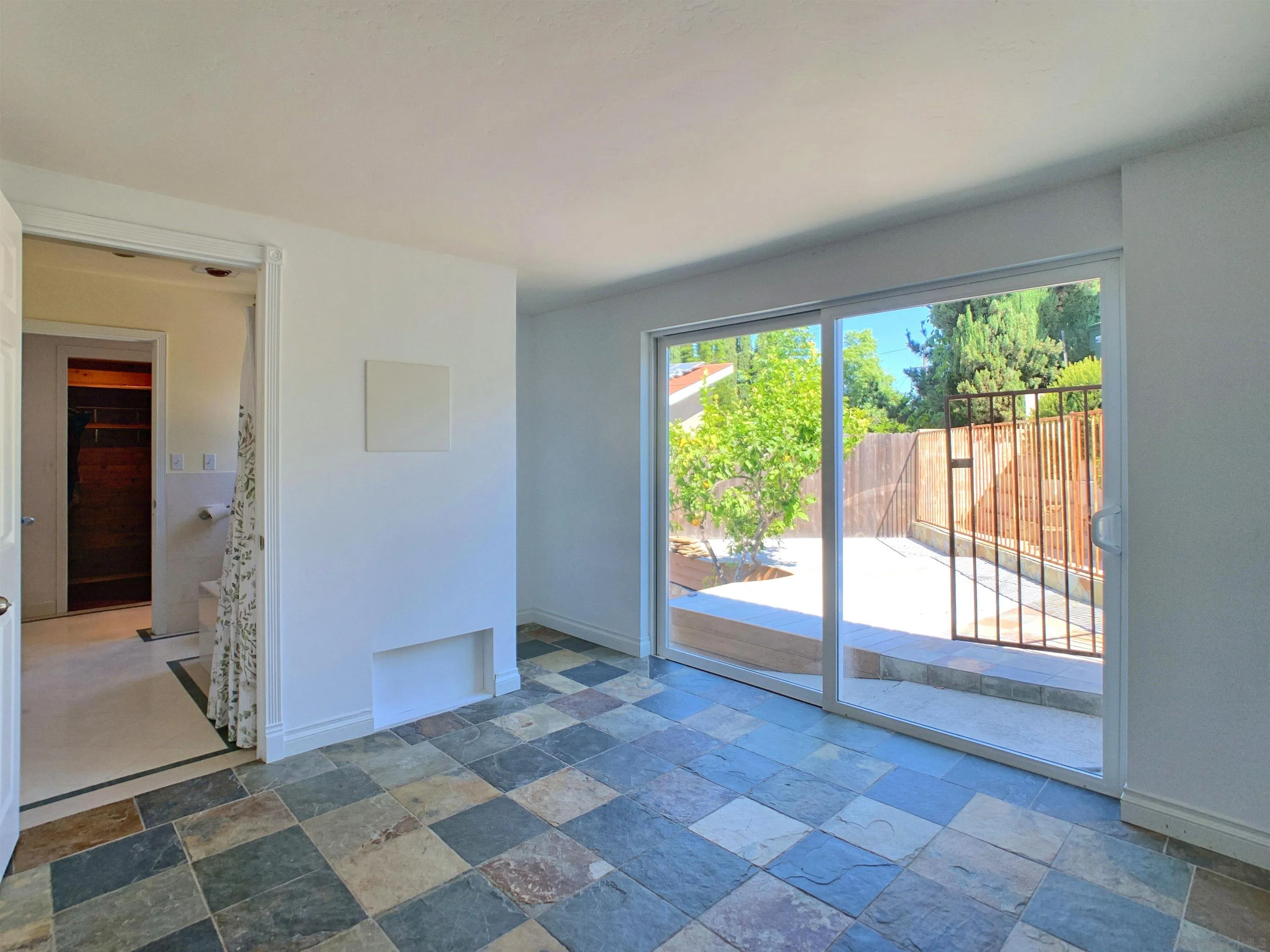 https://cdn.realtyfeed.com/cdn/127/260016848/f0cd8d3677efde5a4dd8975468b35000.webp