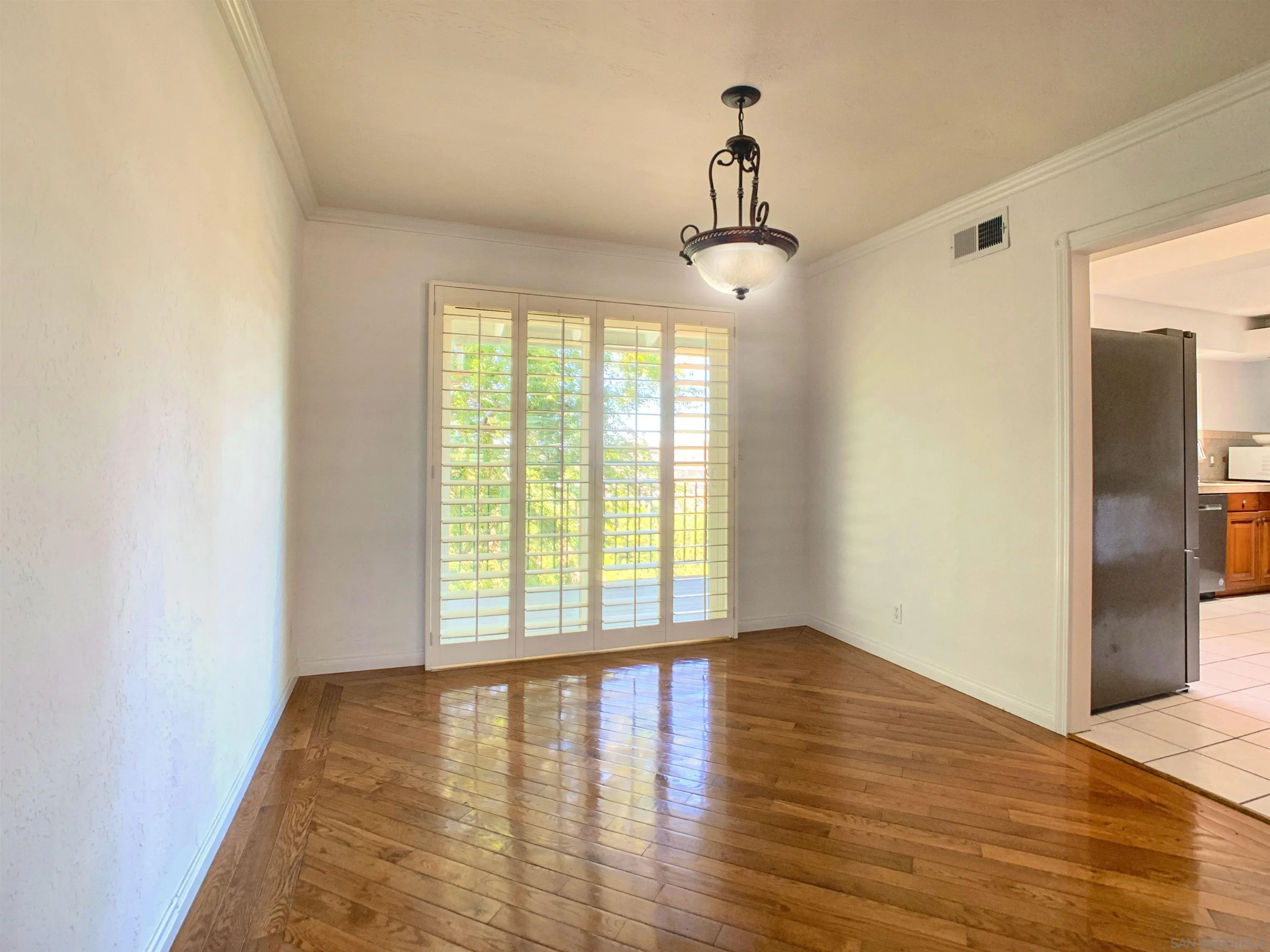 https://cdn.realtyfeed.com/cdn/127/260016848/f6f12e06139f59fbbd9466e459970d5c.webp