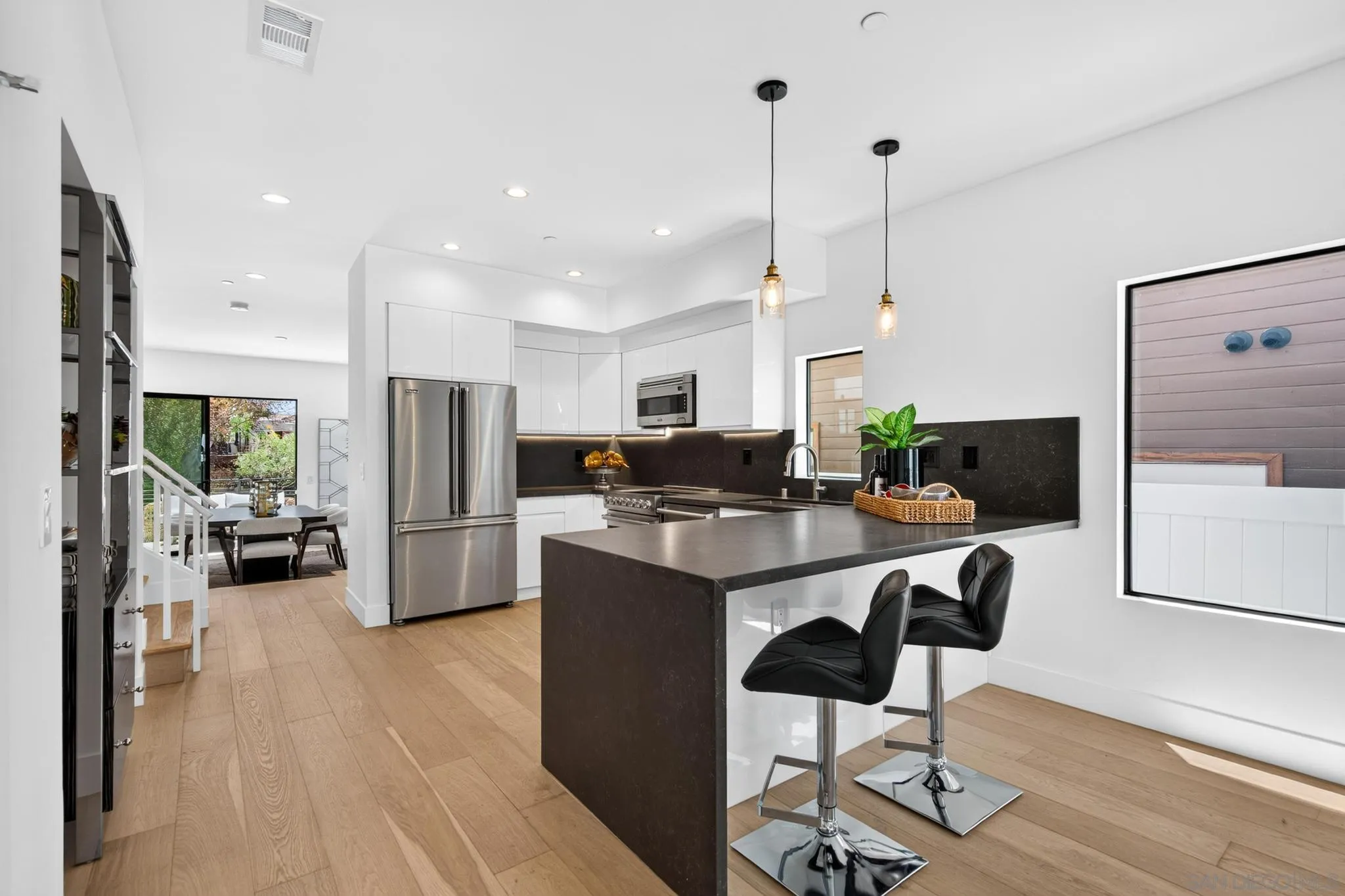 https://cdn.realtyfeed.com/cdn/127/260016853/0e1e6de01be500d49613a5debadd5ba1.webp