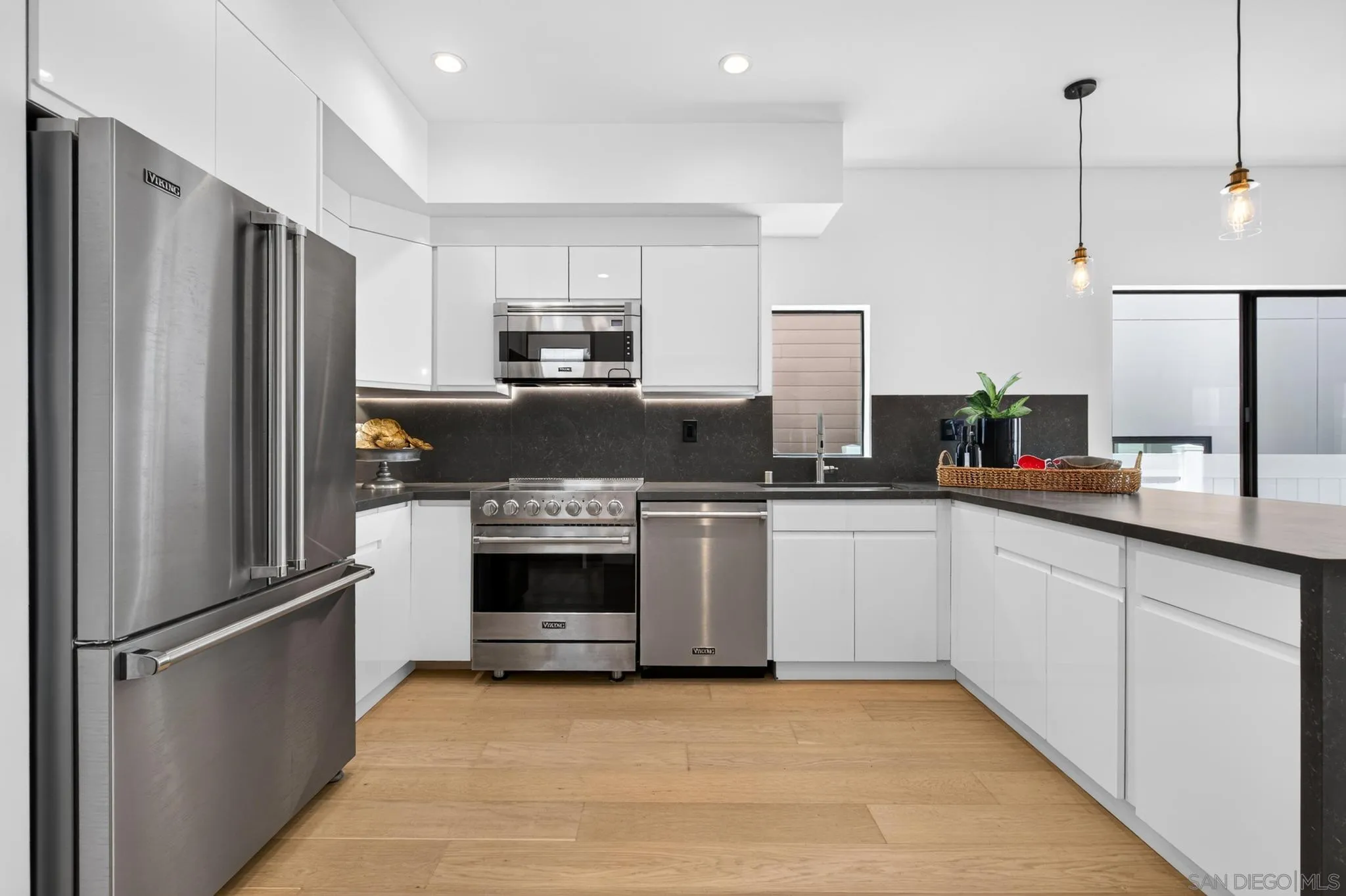 https://cdn.realtyfeed.com/cdn/127/260016853/274f30806ba562af81f73ac81e931fca.webp