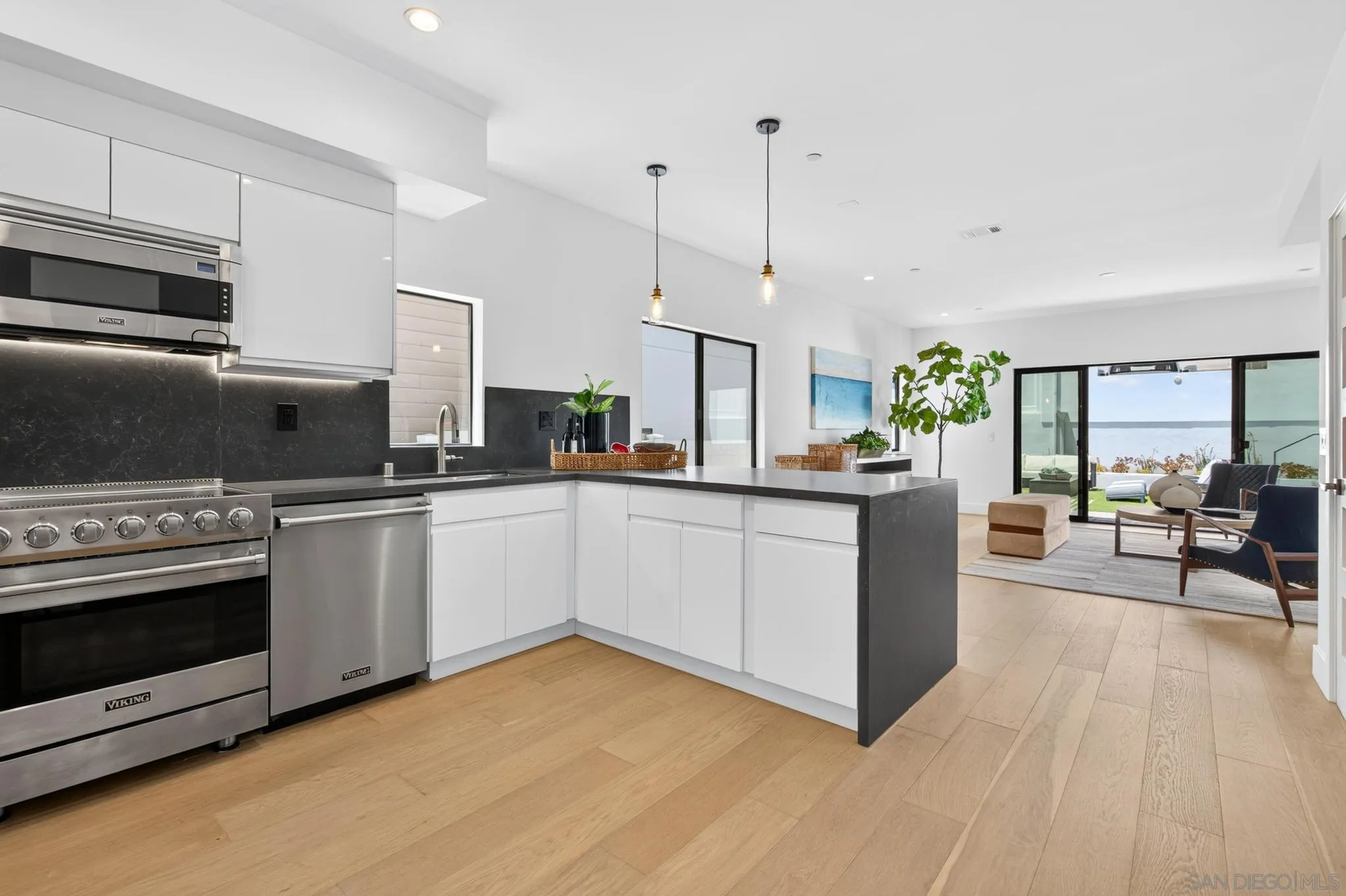 https://cdn.realtyfeed.com/cdn/127/260016853/3b75aeff8732a3f91abfa2bdbe2106f8.webp