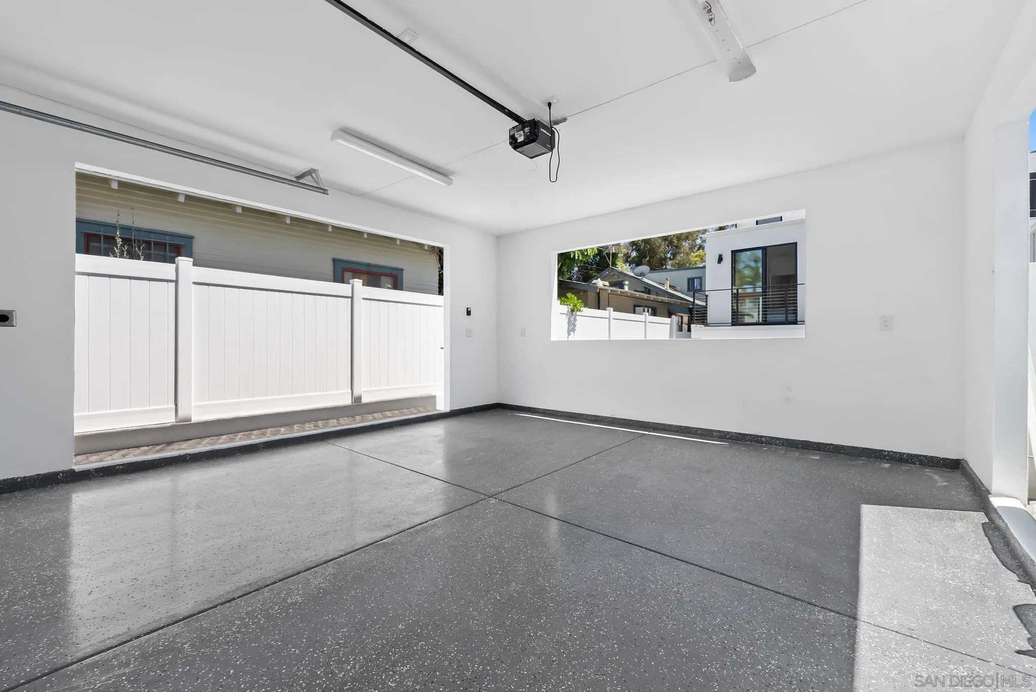 https://cdn.realtyfeed.com/cdn/127/260016853/ab8af4c10eb1b7157f32f06c9d060e01.webp