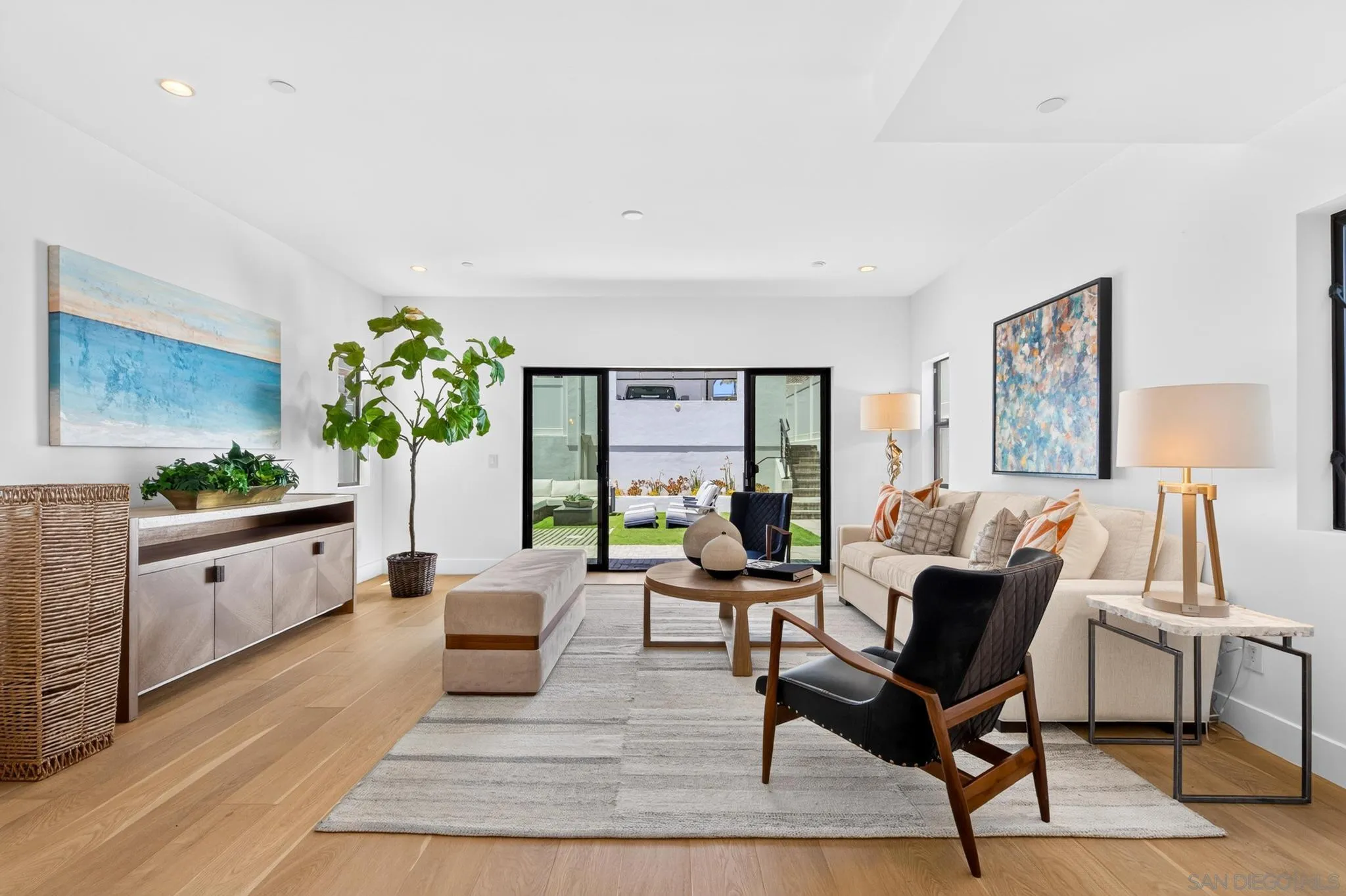 https://cdn.realtyfeed.com/cdn/127/260016853/eebef2ef95c1c32be0a27e998ecfcfda.webp