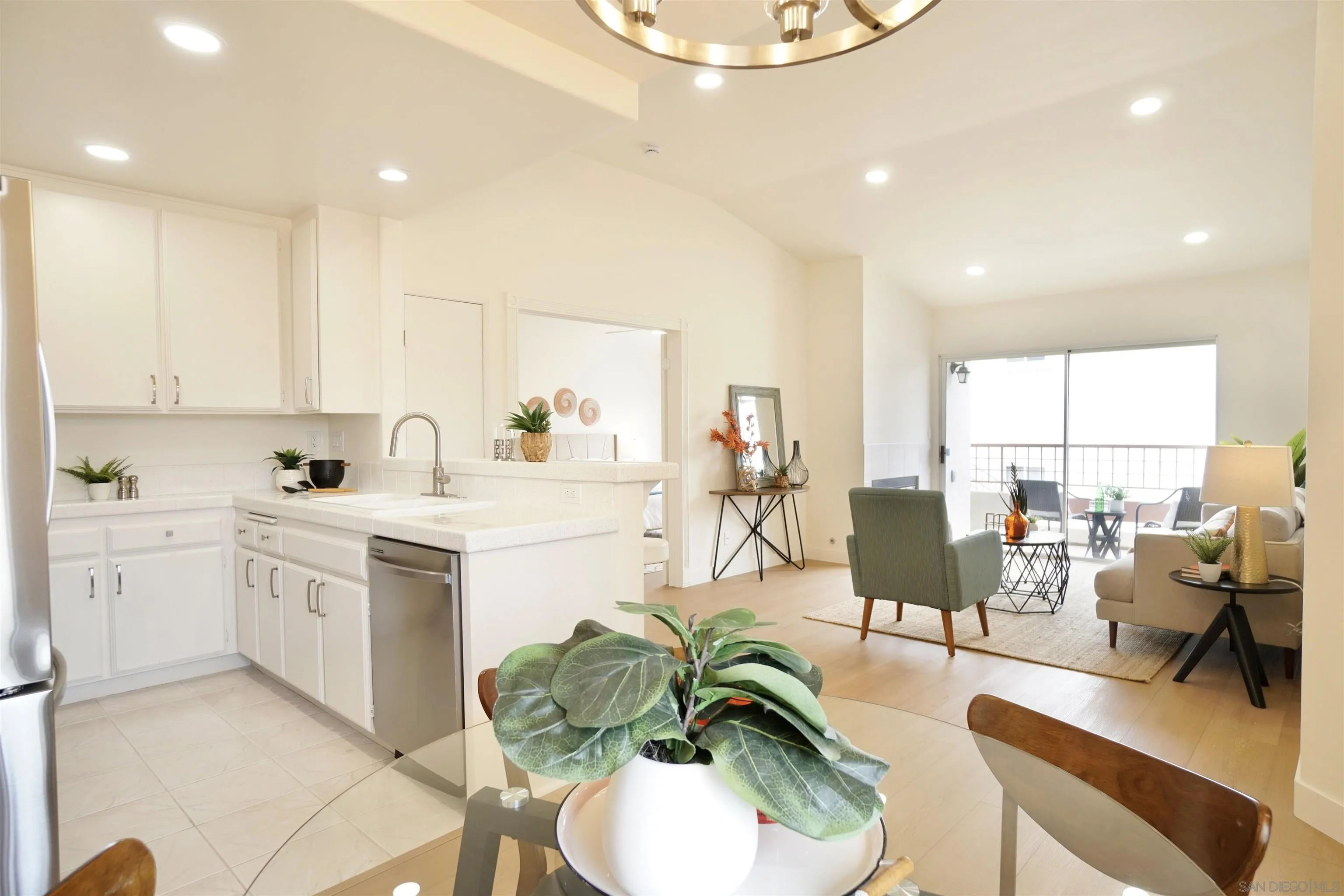 Photo #5: 260016858 Listing: Photo #5