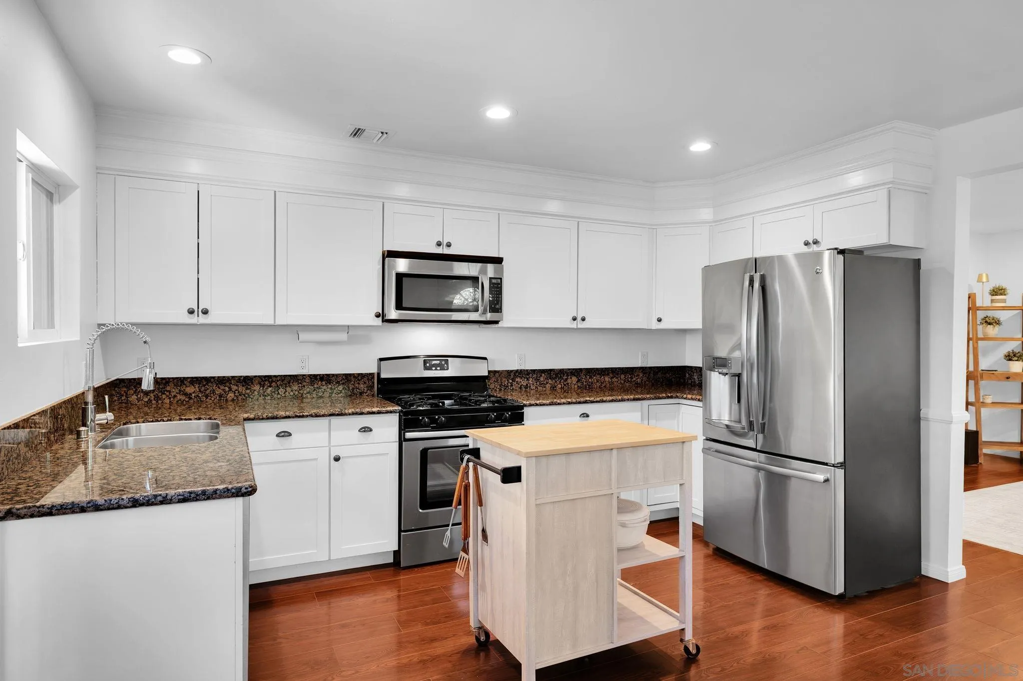 https://cdn.realtyfeed.com/cdn/127/260016869/129d72e967fa0d334e574614a8d7749a.webp