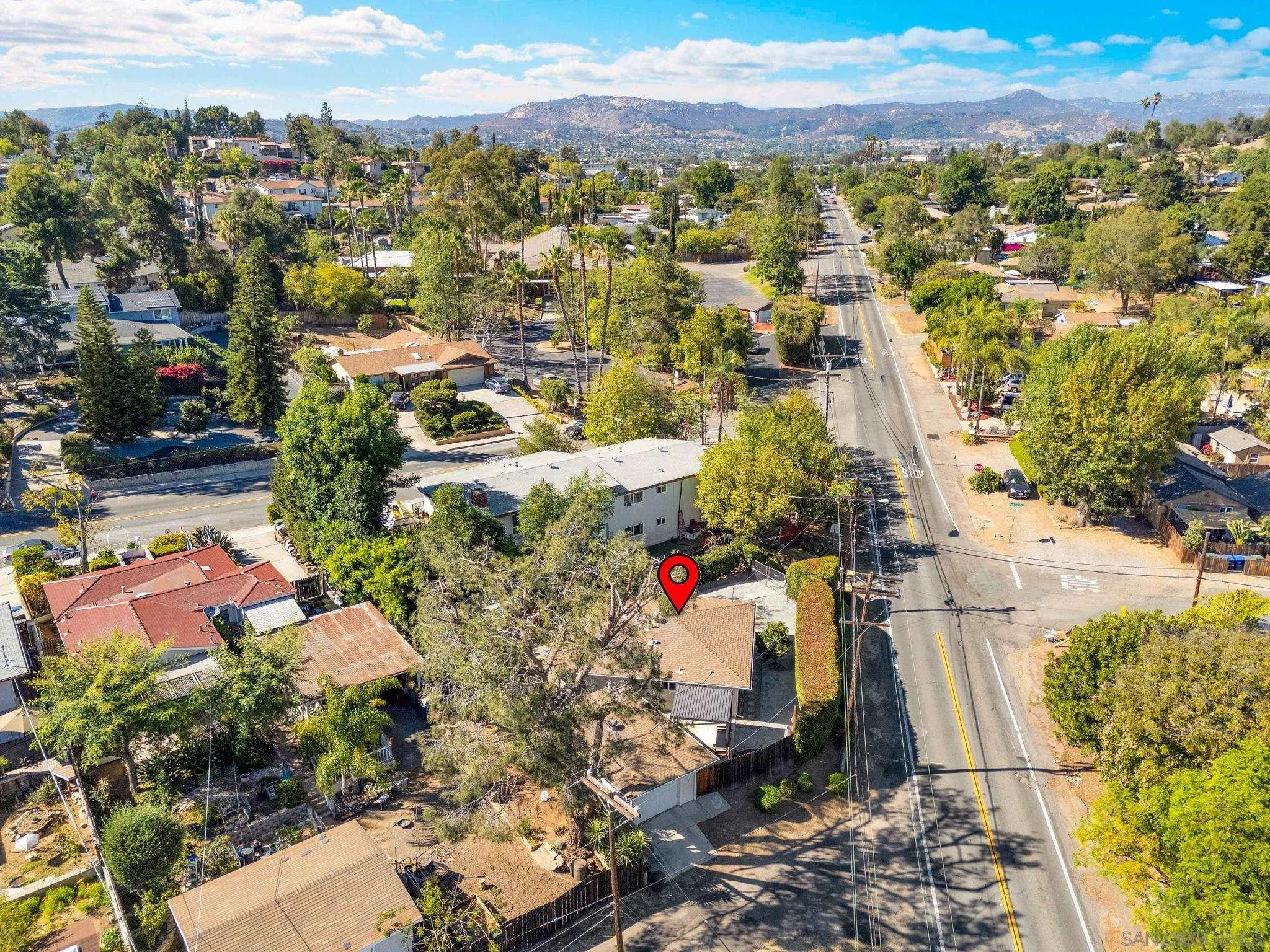 https://cdn.realtyfeed.com/cdn/127/260016869/1f0efabf1c1a309a3d96c60e682c83a4.webp