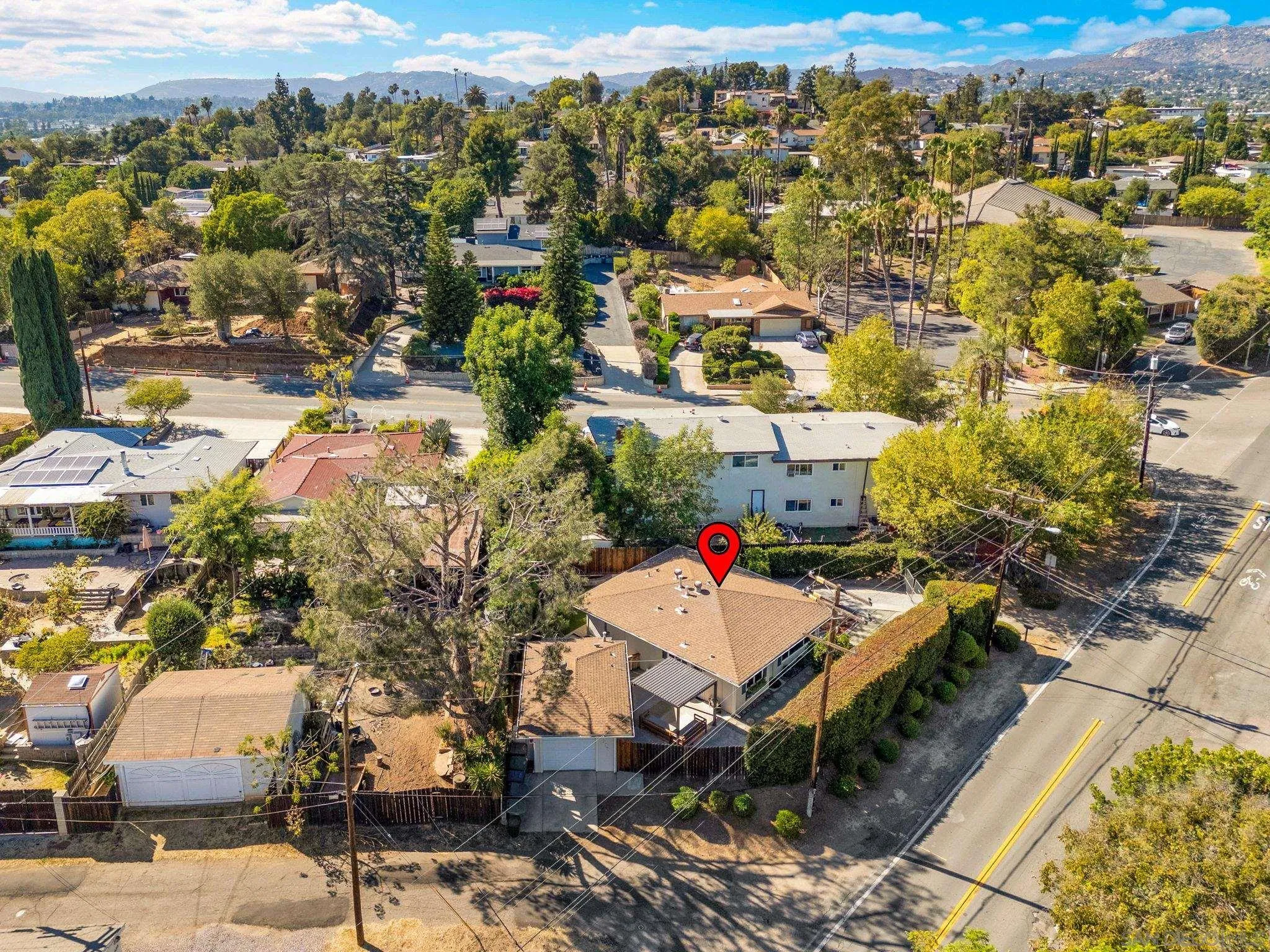 https://cdn.realtyfeed.com/cdn/127/260016869/708adcb86ab5ec3019567e646db5bd61.webp