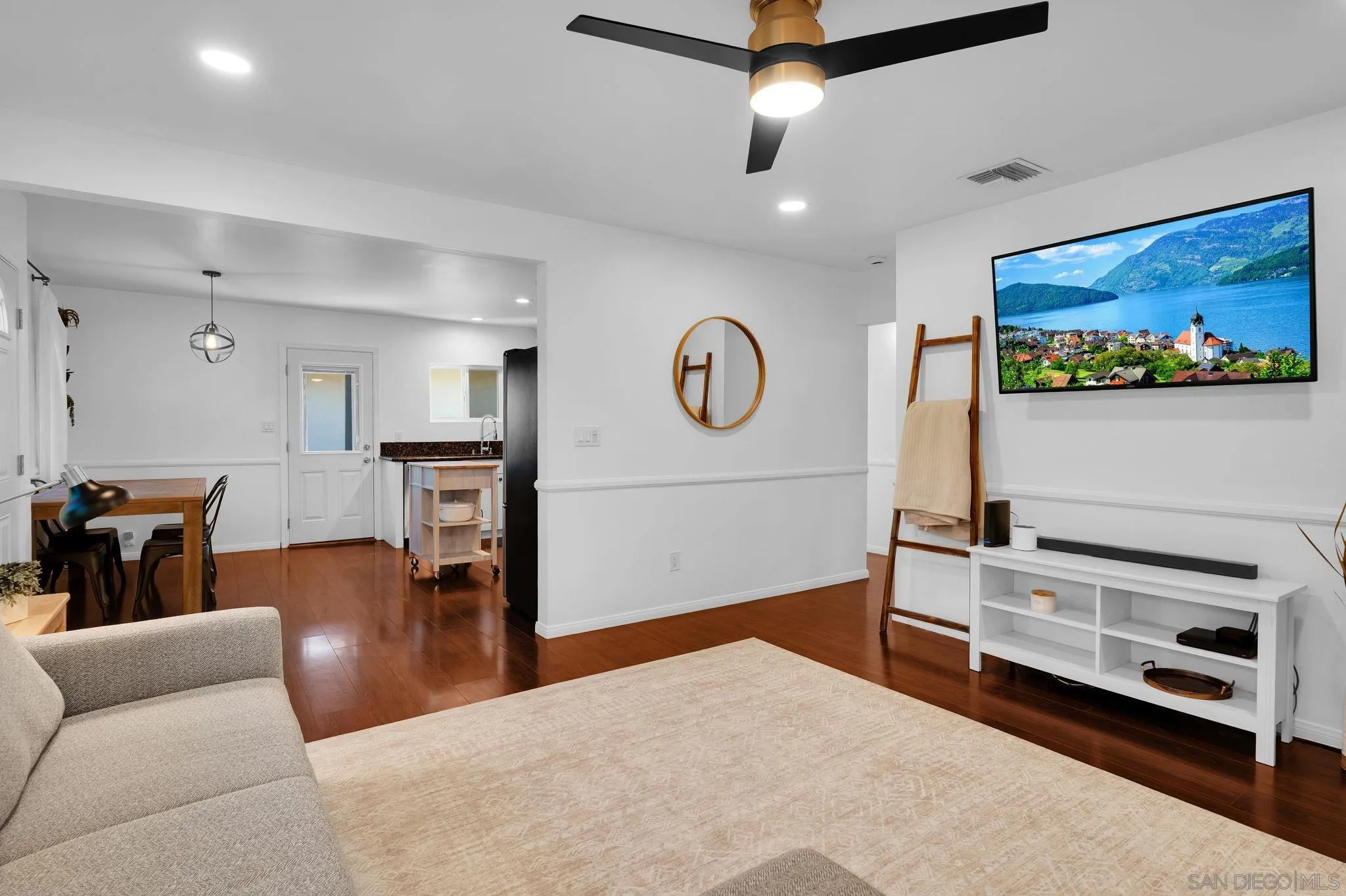 https://cdn.realtyfeed.com/cdn/127/260016869/8f8a599b968dfab8eab6141f8d270189.webp