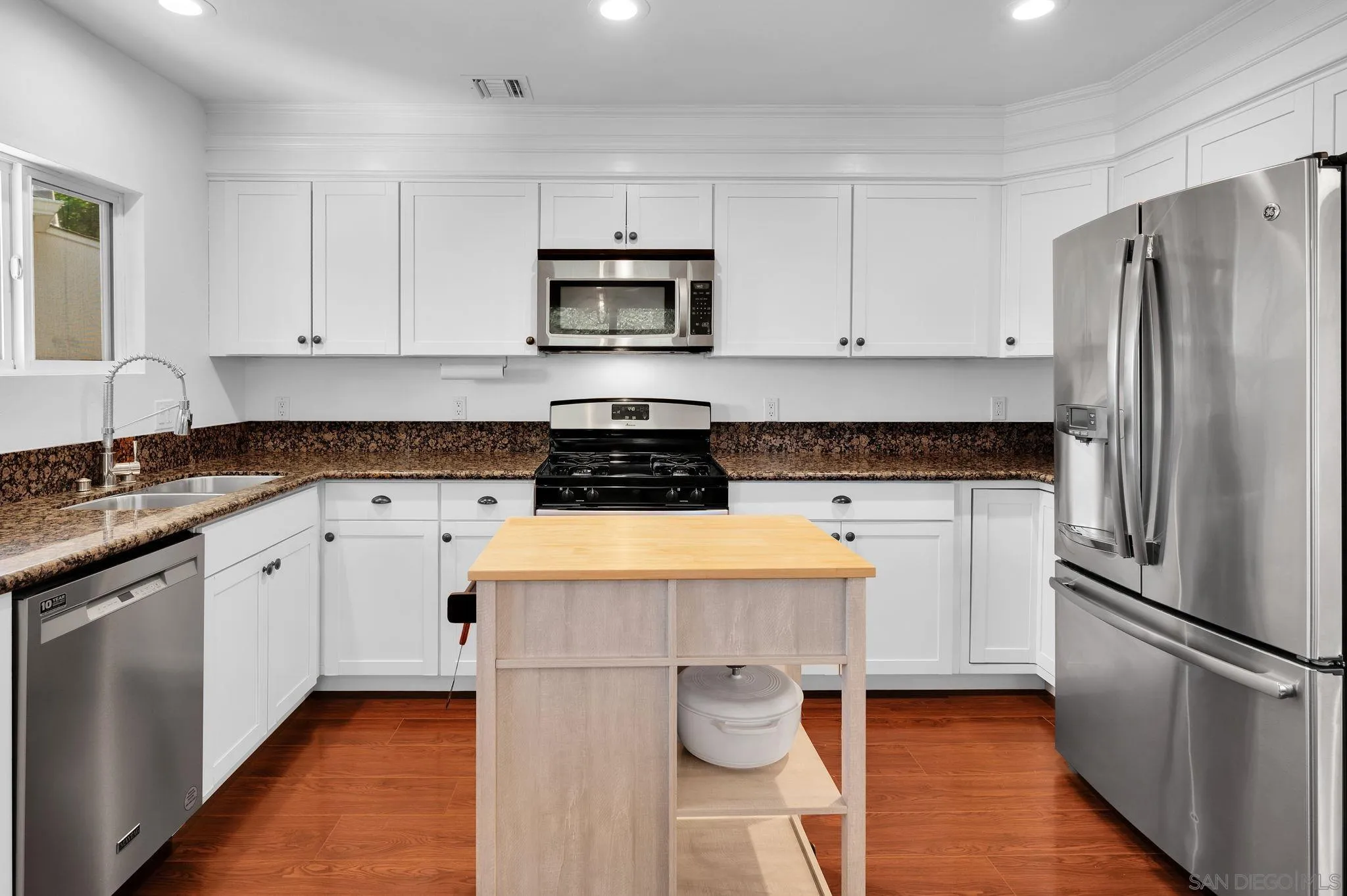 https://cdn.realtyfeed.com/cdn/127/260016869/a5106ccdab68f403cea90bd9f0622201.webp