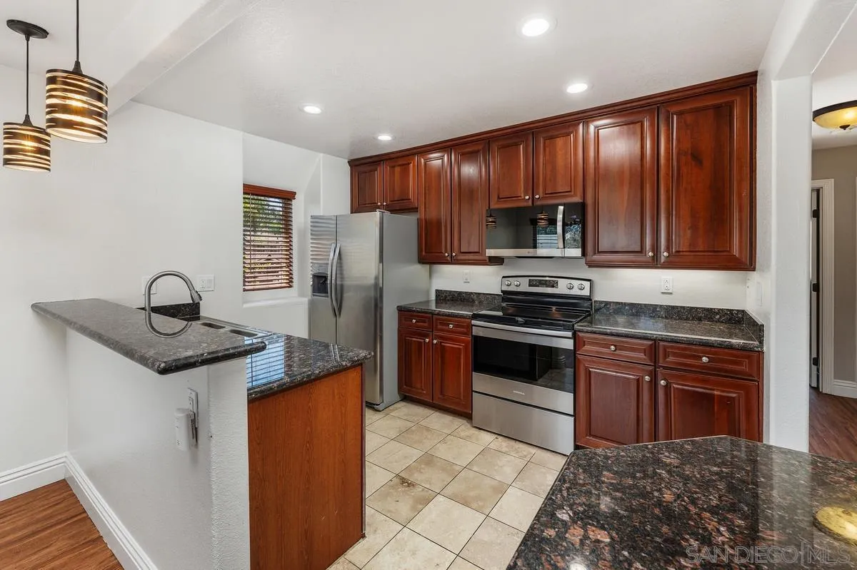 Photo #12: 260016873 Listing: Photo #12