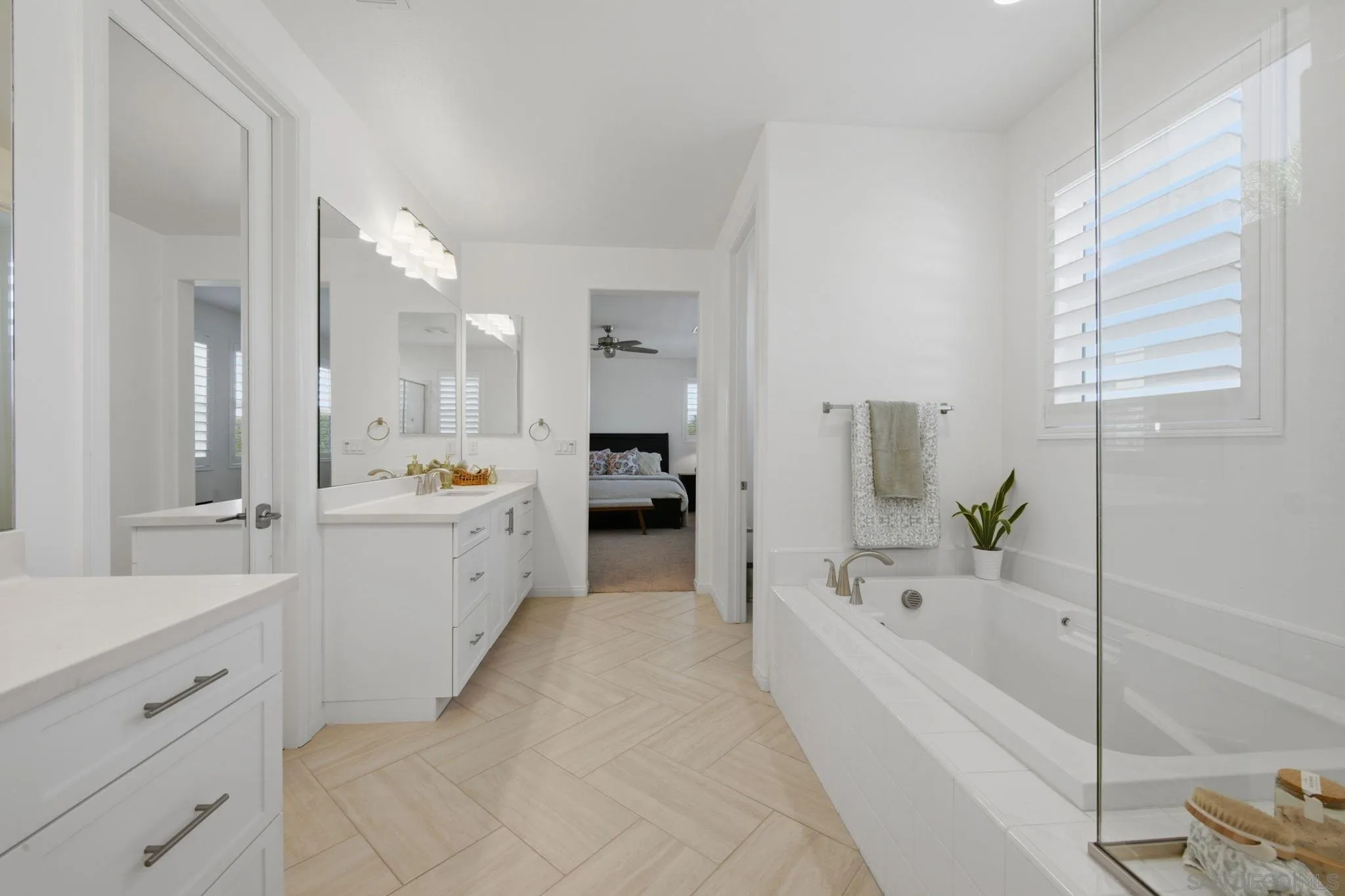 https://cdn.realtyfeed.com/cdn/127/260016877/0ab81a3ef0077c05c1667c378d881e40.webp