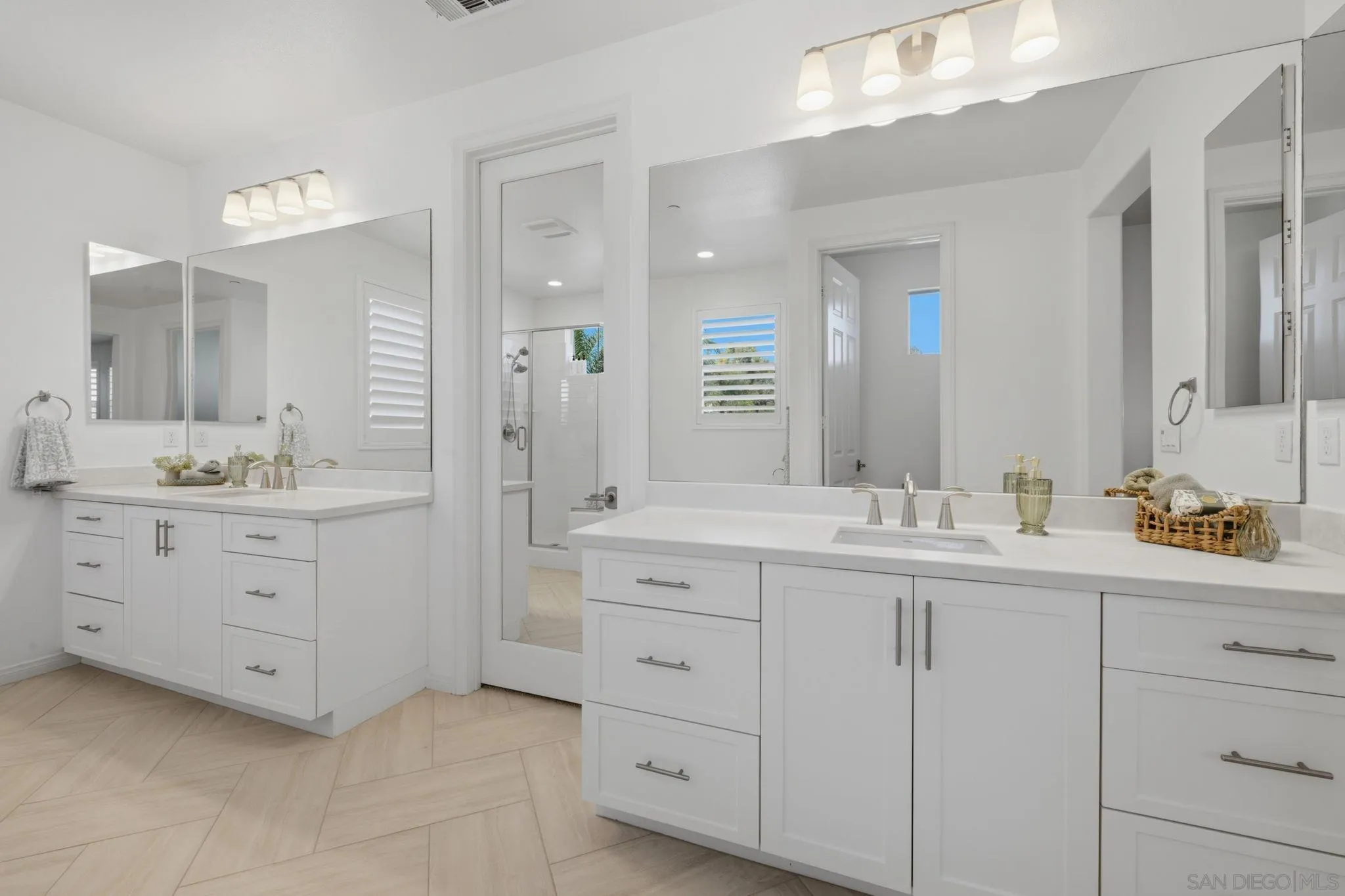 https://cdn.realtyfeed.com/cdn/127/260016877/45a1503eeac2dcef804c3082ef40aa13.webp
