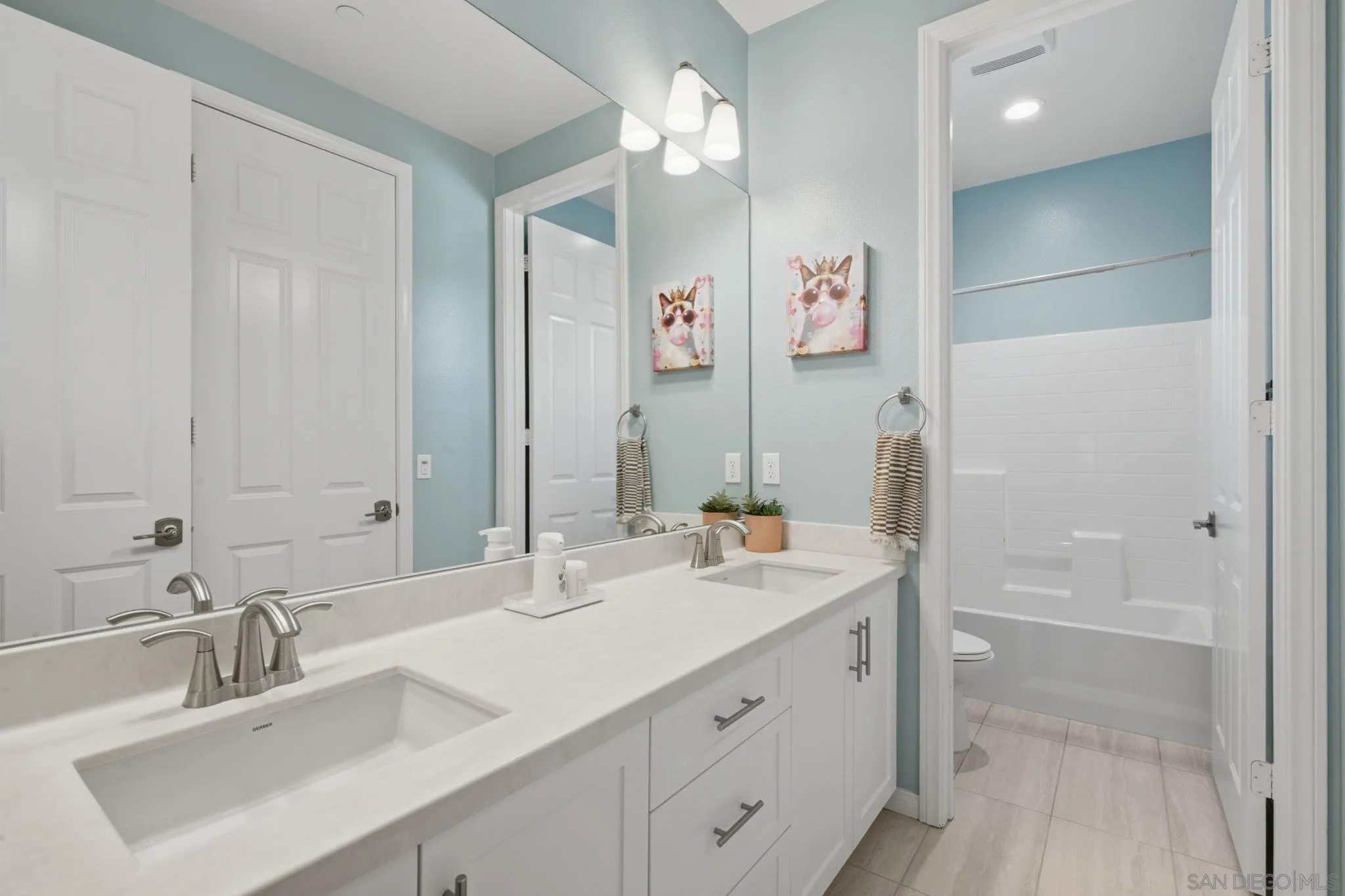 https://cdn.realtyfeed.com/cdn/127/260016877/4fbea372824a888819d5aa65057ea237.webp