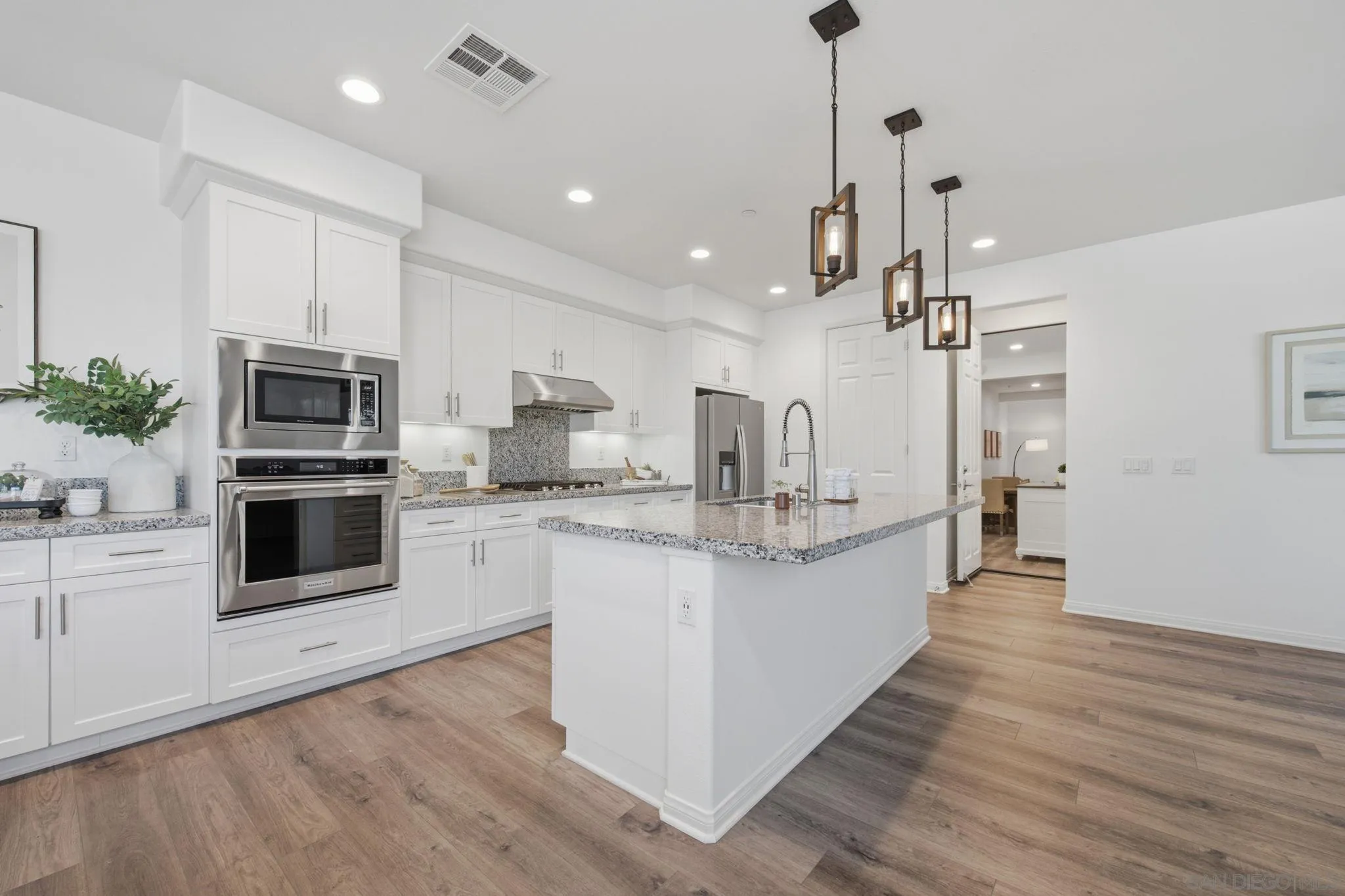 https://cdn.realtyfeed.com/cdn/127/260016877/8509406e4fdf4eb4d20c3f3fdddafedf.webp