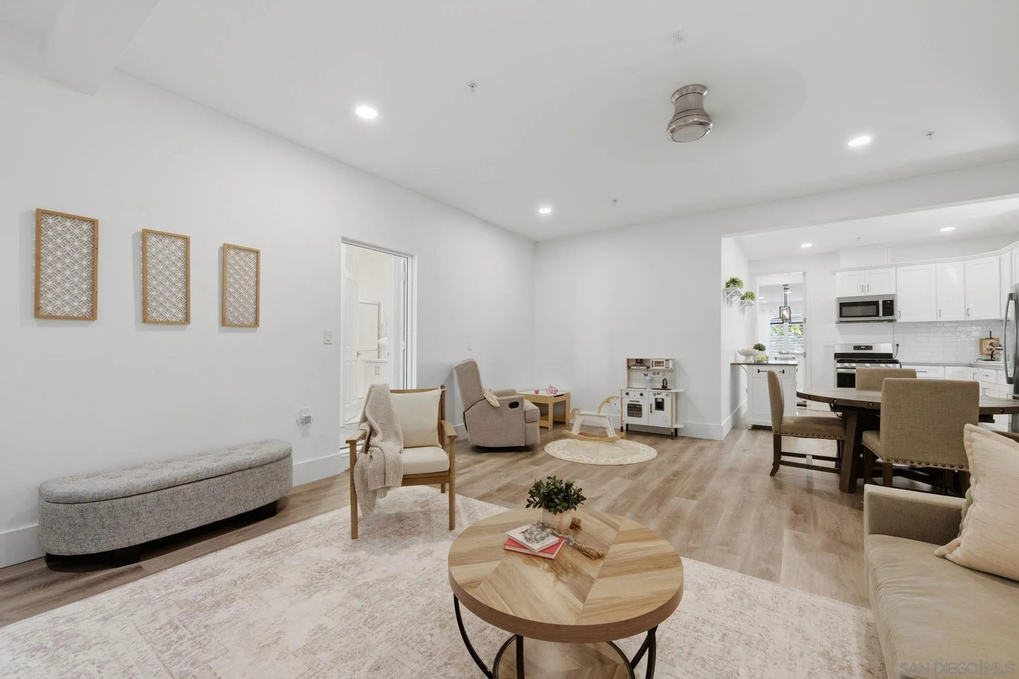 https://cdn.realtyfeed.com/cdn/127/260016877/ae660e62f6b093bce3e31a9003a7efe5.webp