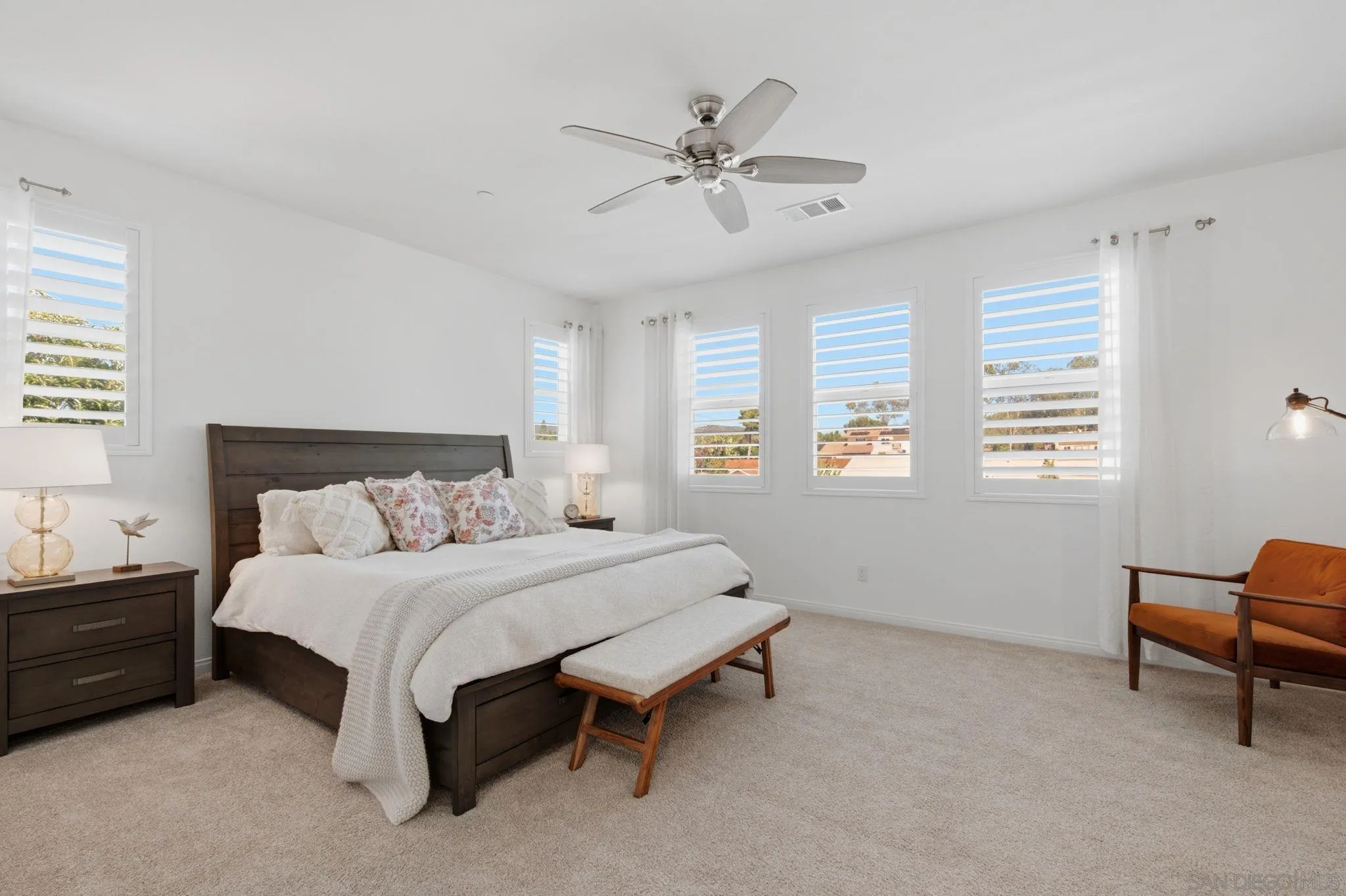 https://cdn.realtyfeed.com/cdn/127/260016877/f6d14f180fc1630b69362daec2ea2d1c.webp
