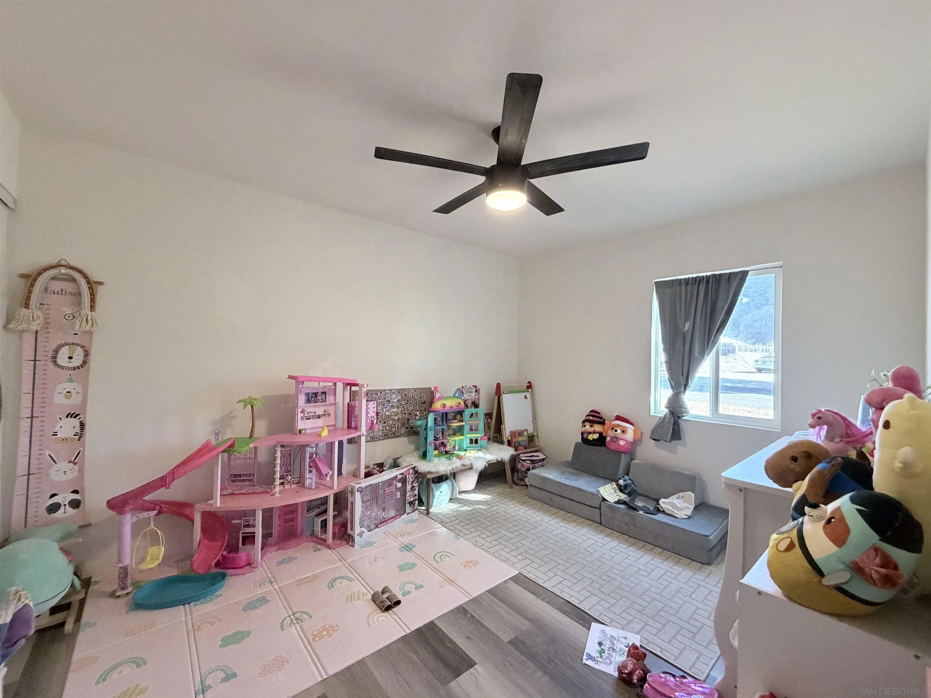 https://cdn.realtyfeed.com/cdn/127/260016878/781d0ddfd8eae4de2caf44f4807abf14.webp