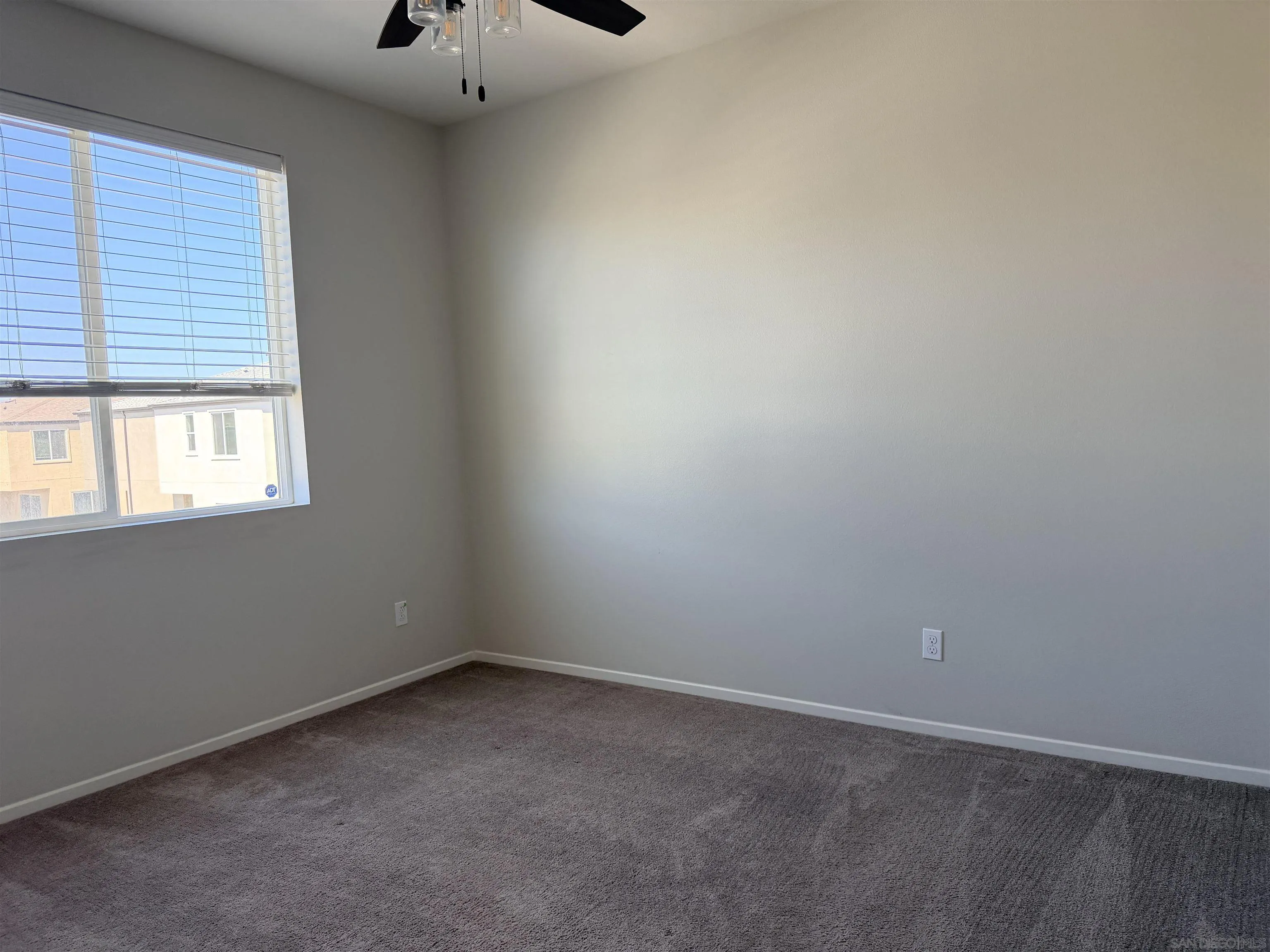 https://cdn.realtyfeed.com/cdn/127/260016879/0b1c8aa5e77b4f5be179a8759e1e82c5.webp