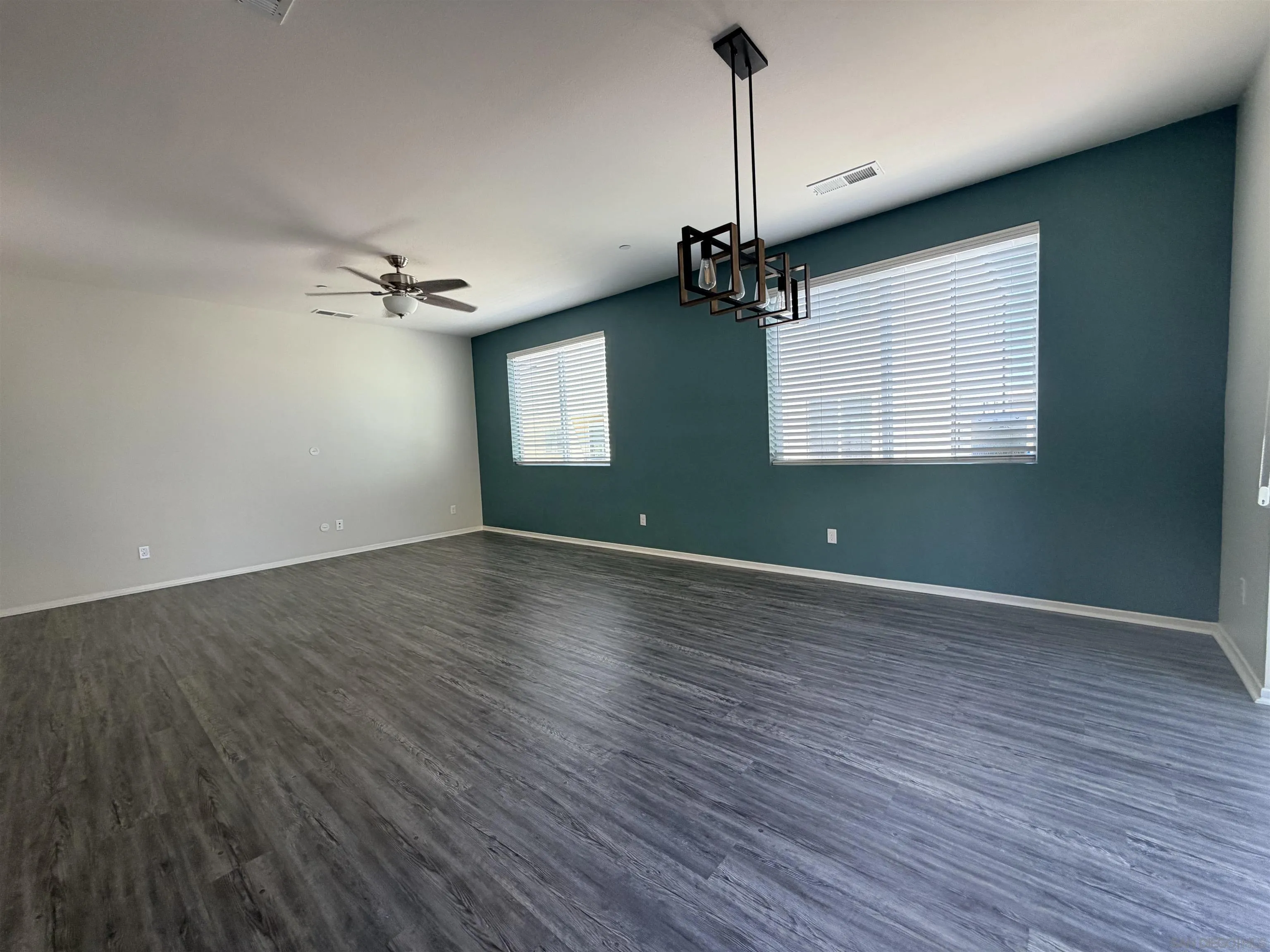https://cdn.realtyfeed.com/cdn/127/260016879/8e05fa10d66a2e63fa717fad65fb8f78.webp