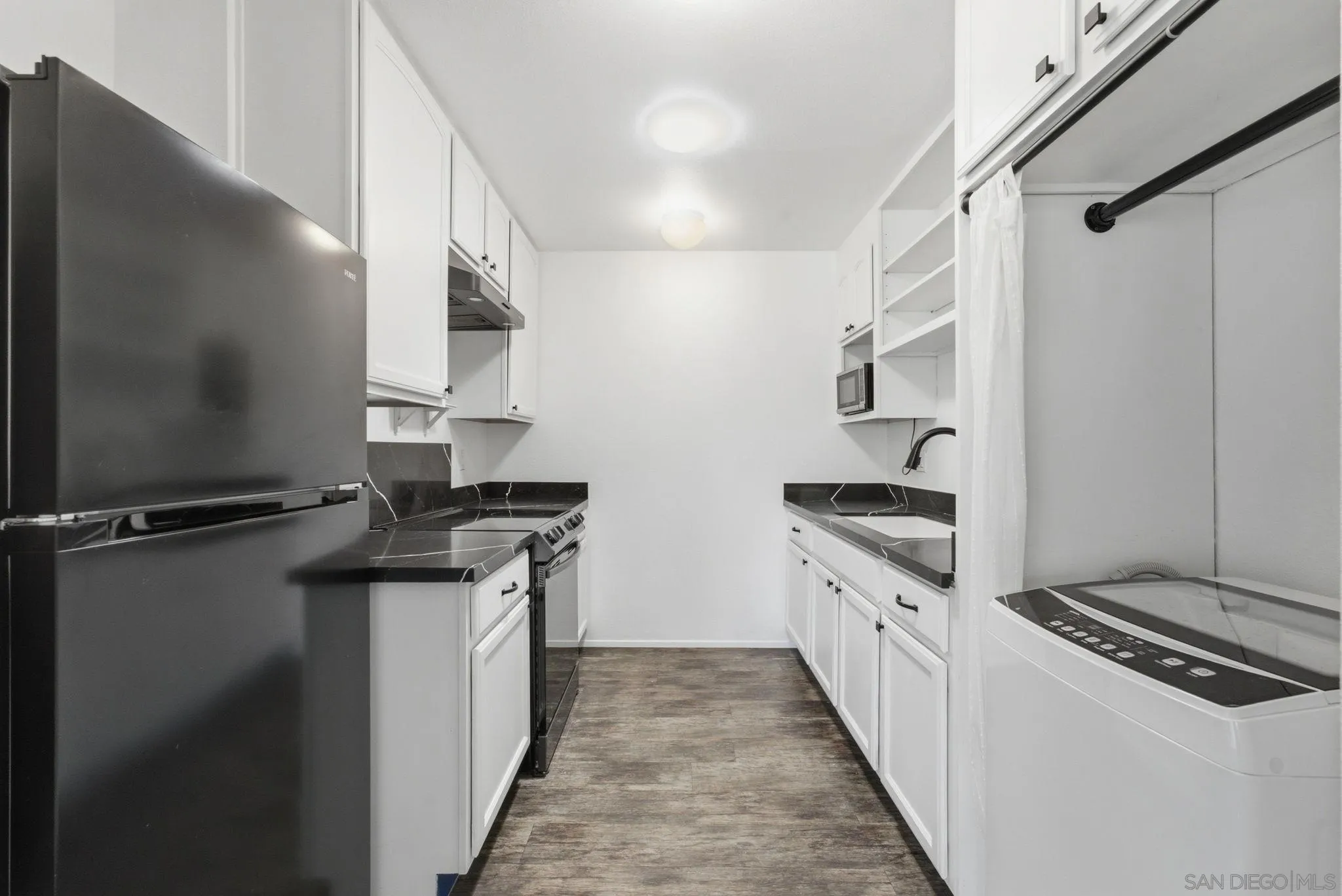https://cdn.realtyfeed.com/cdn/127/260016880/77dc59ff92ca5ae2a0a4eada617f4206.webp