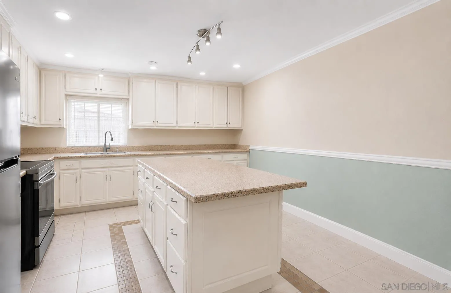 Photo #3: 260016881 Listing: Photo #3
