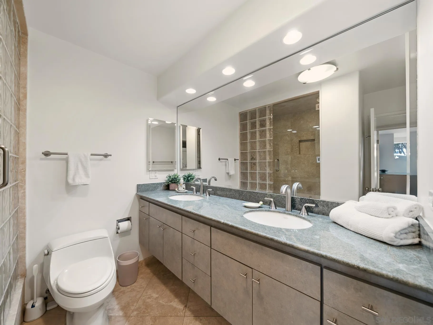 https://cdn.realtyfeed.com/cdn/127/260016882/606522d88c4cb8e8cbaa308533425ee9.webp