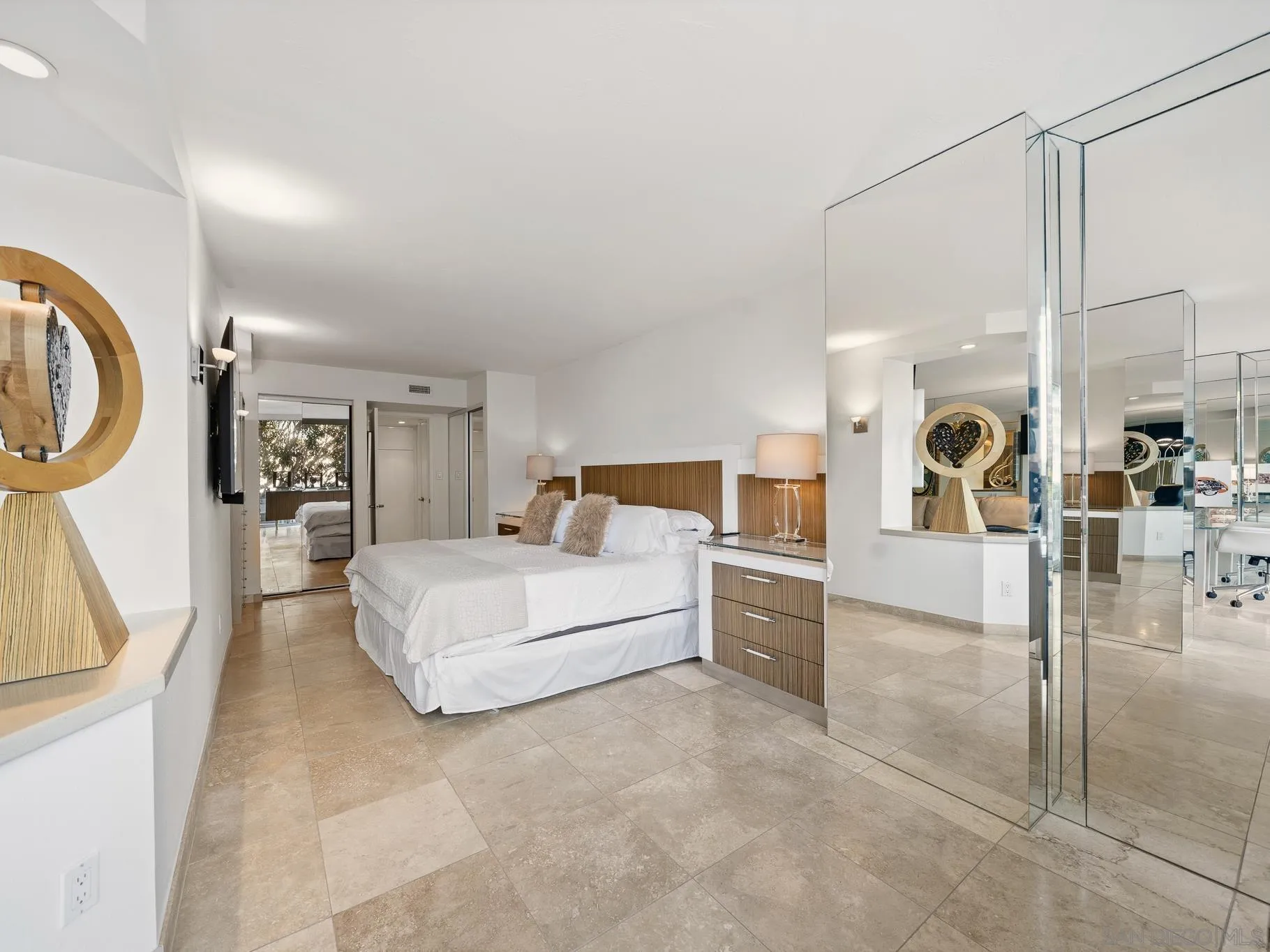https://cdn.realtyfeed.com/cdn/127/260016882/6a36ff8e2451369ae52ceb95bfe2ead0.webp