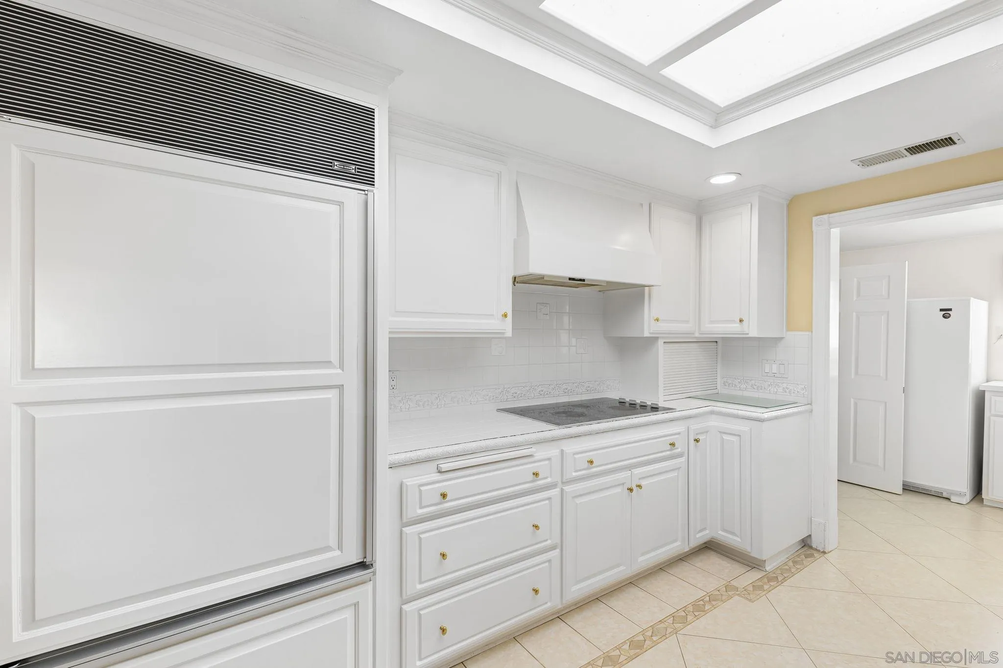 https://cdn.realtyfeed.com/cdn/127/260016884/03b50f01953eda63b0c16266d21e346b.webp