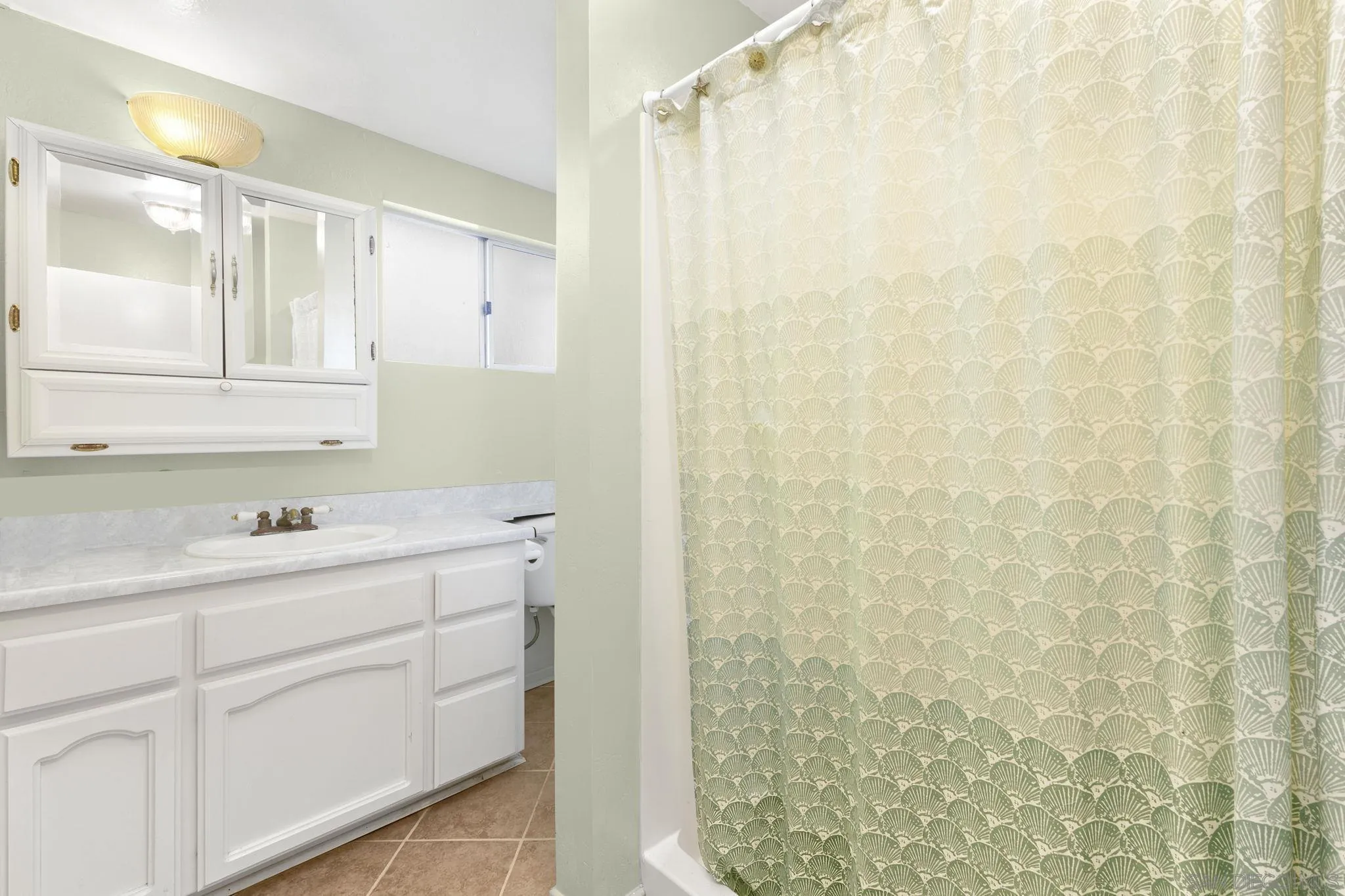 https://cdn.realtyfeed.com/cdn/127/260016884/1fc1fe2bf80869810be650cc3b807502.webp