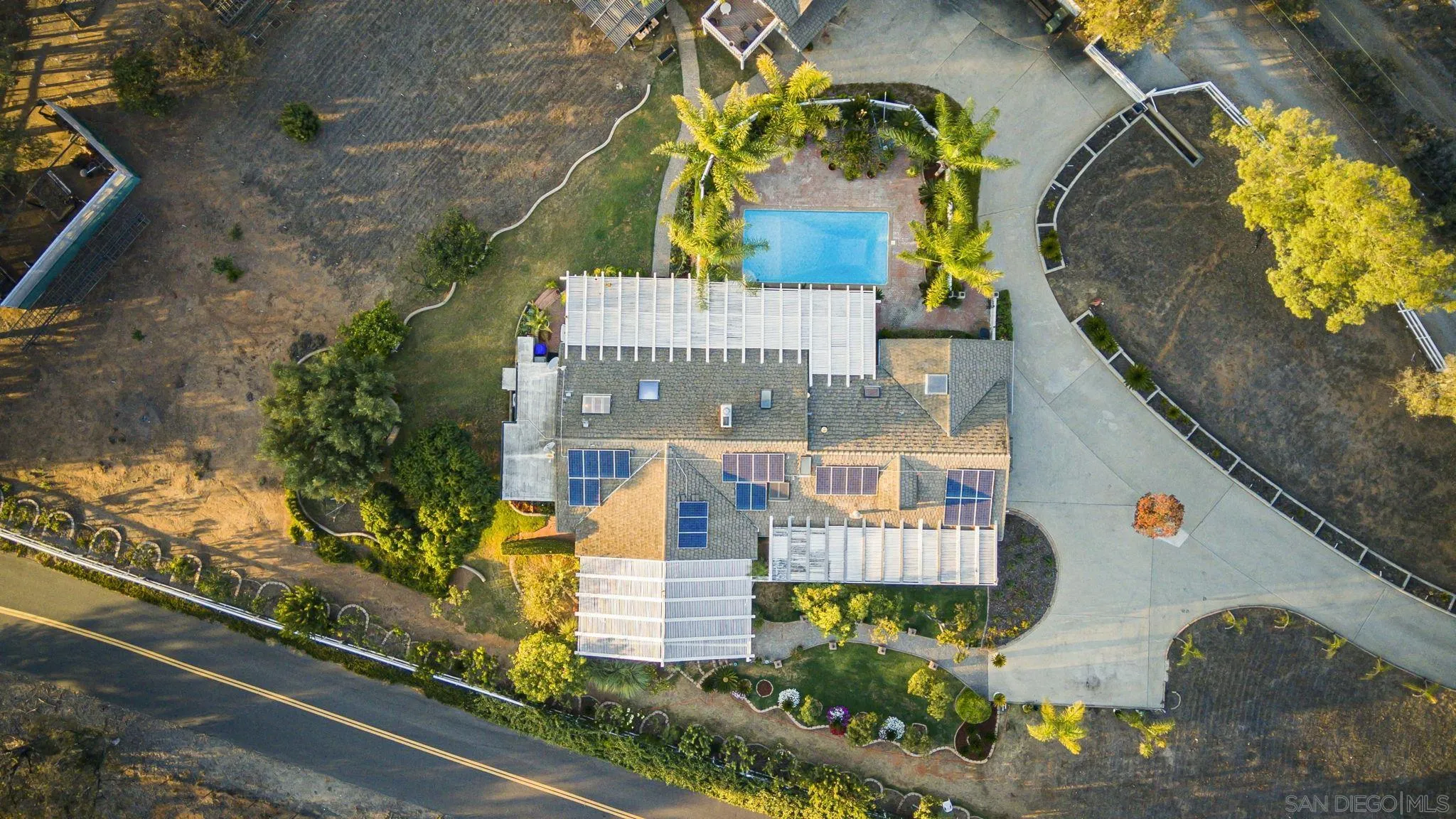 https://cdn.realtyfeed.com/cdn/127/260016884/26d0a2d8771a8d07d04819b001ac5a92.webp