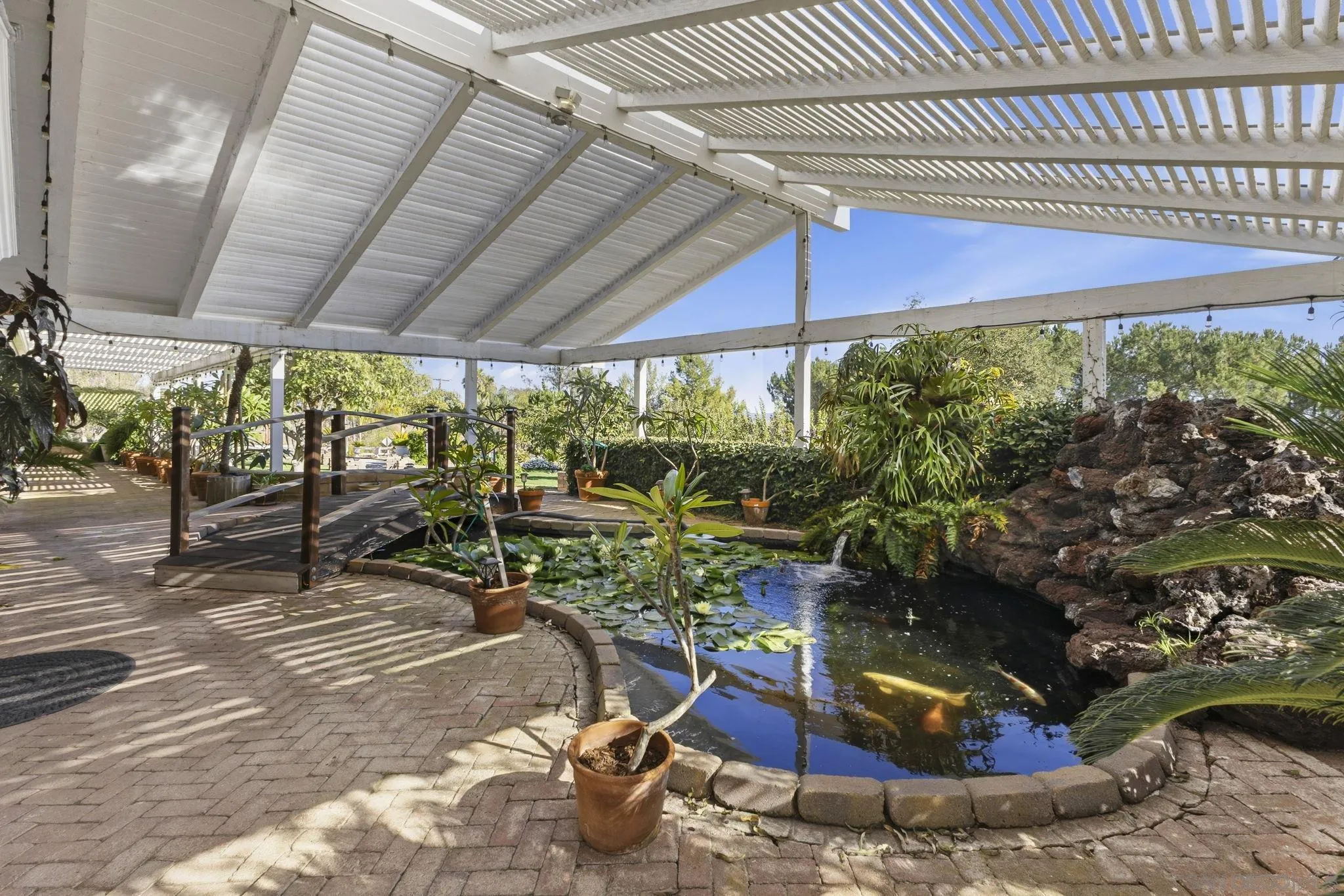 https://cdn.realtyfeed.com/cdn/127/260016884/464ca6f2567a729444134c6d30e5f071.webp