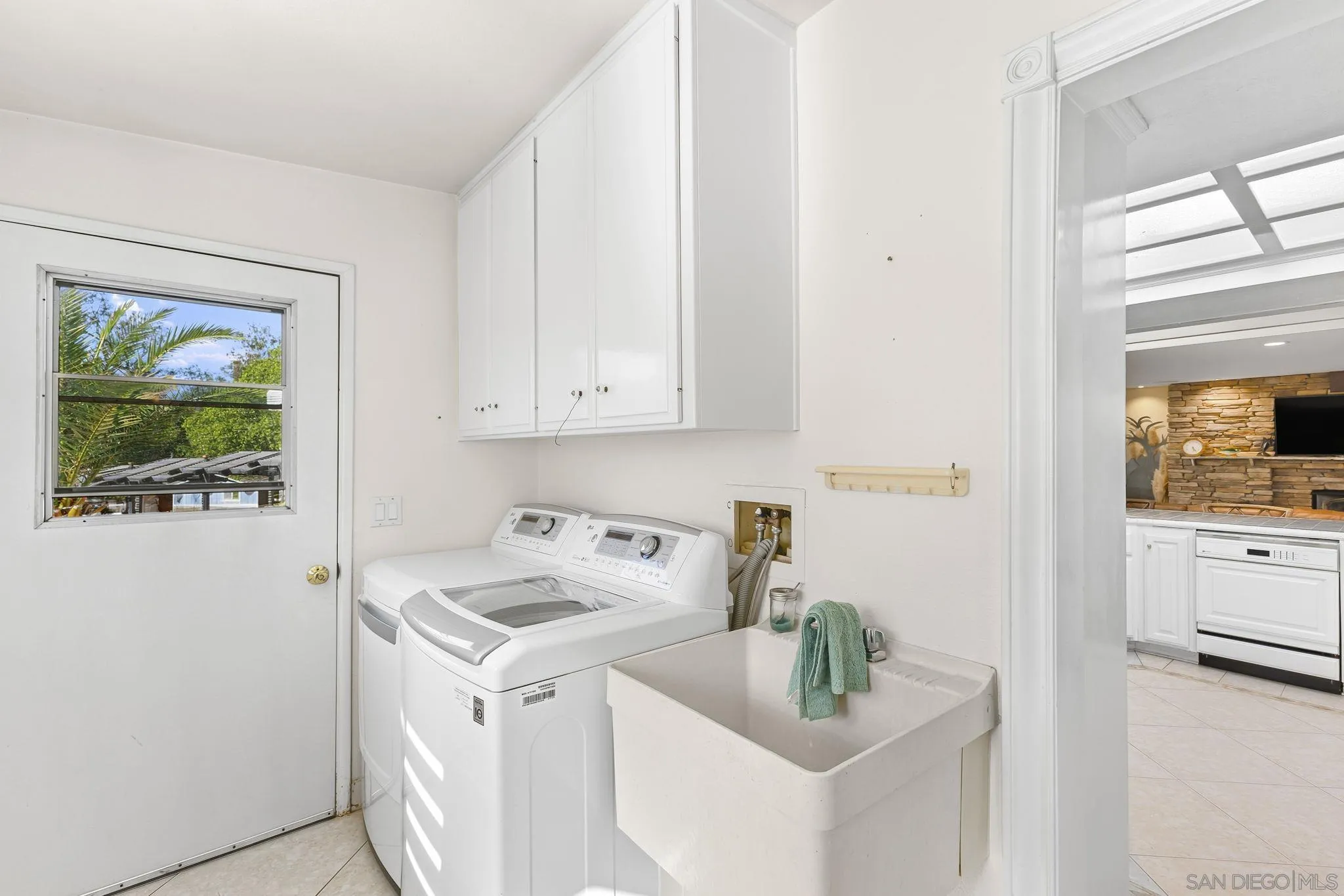 https://cdn.realtyfeed.com/cdn/127/260016884/48b3571ef74e47edee7eb78d53cdf117.webp